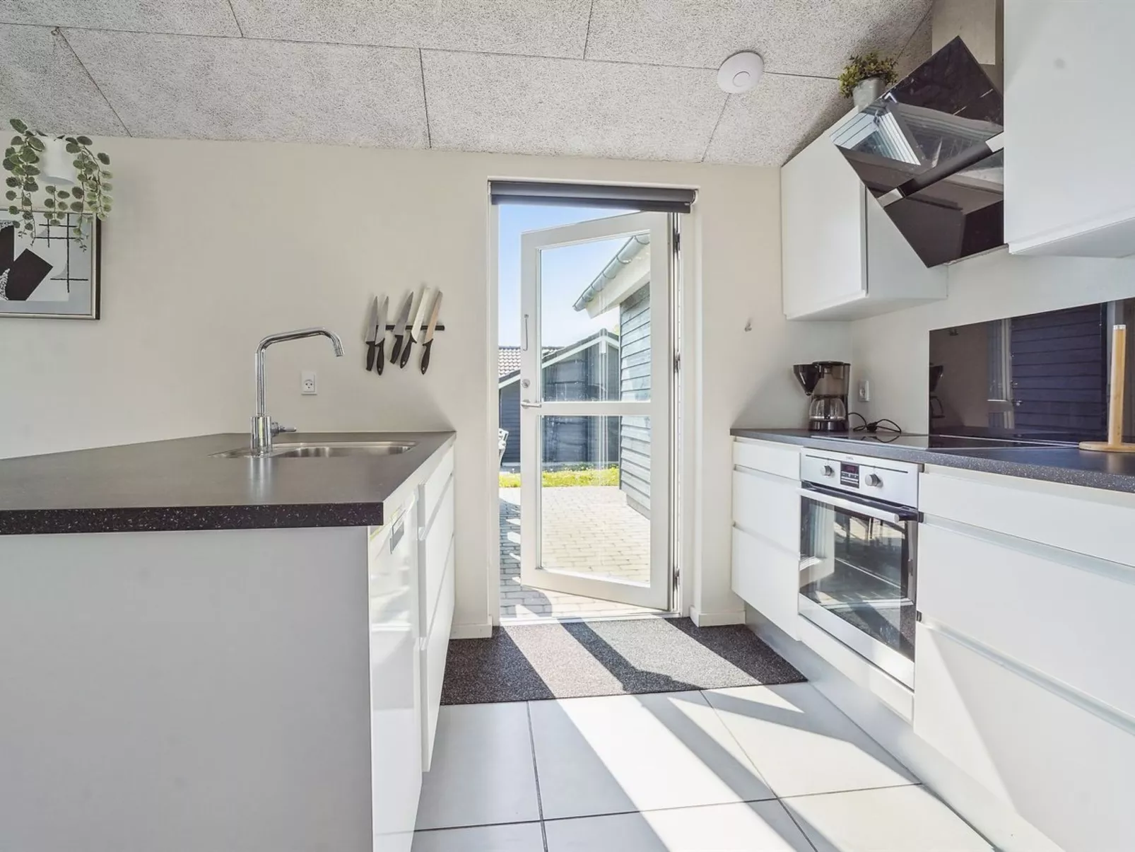 "Tenaya" - 200m from the sea-Binnen