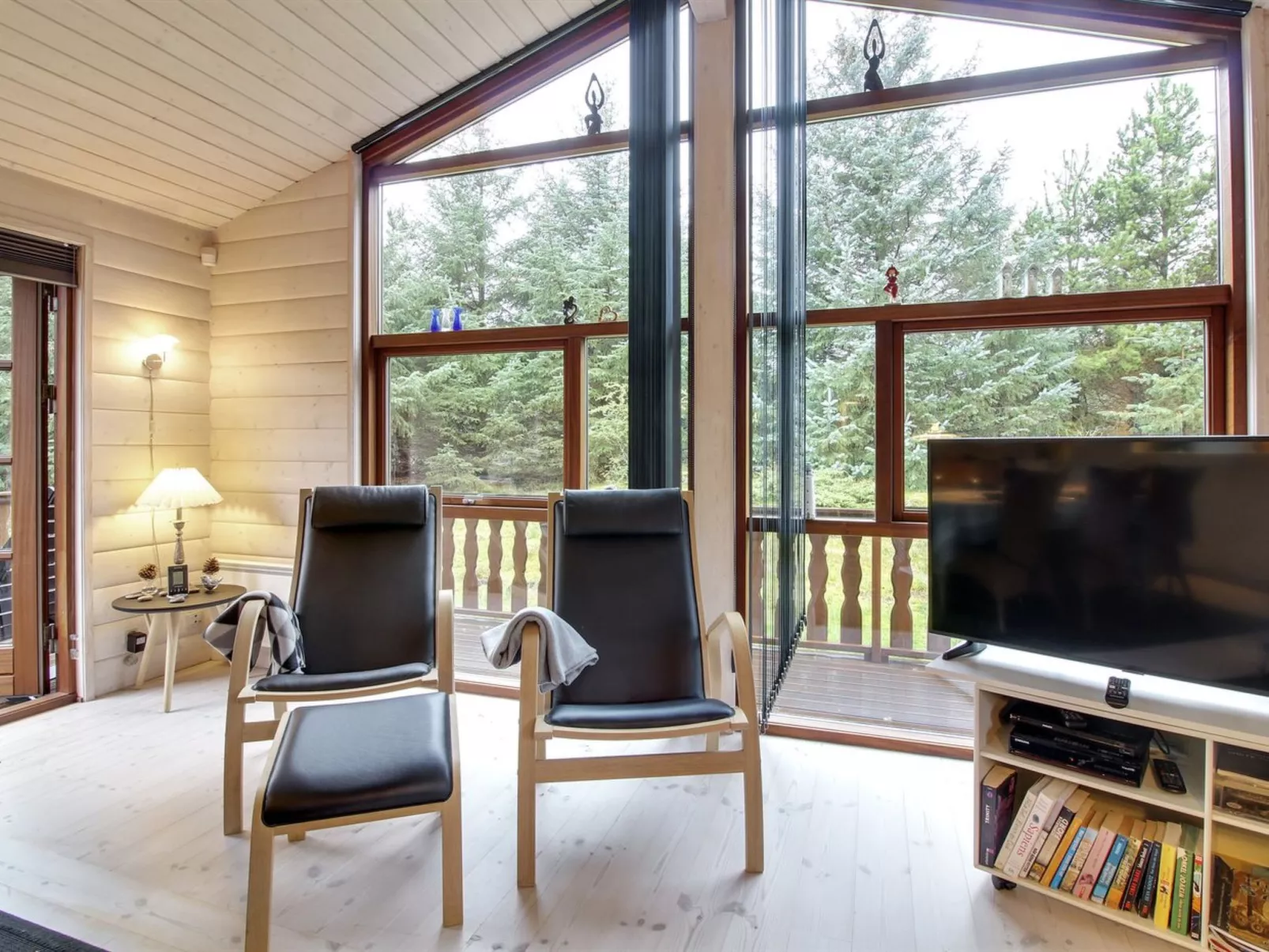 "Jo" - 1.2km from the sea-Binnen