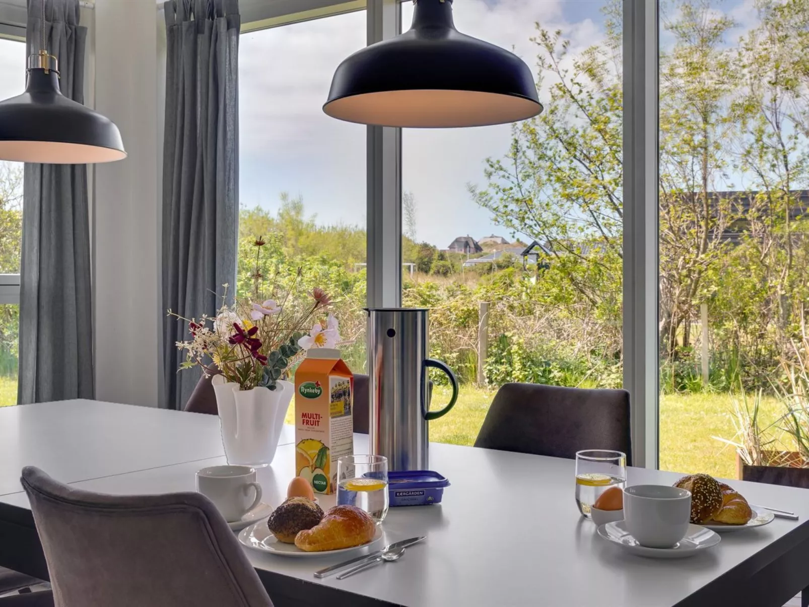 "Dietke" - 650m from the sea-Binnen