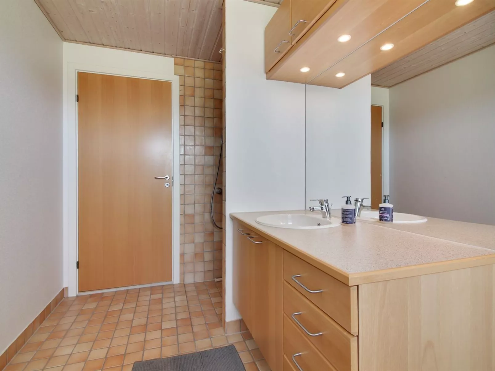 "Amalia" - 500m from the sea-Binnen