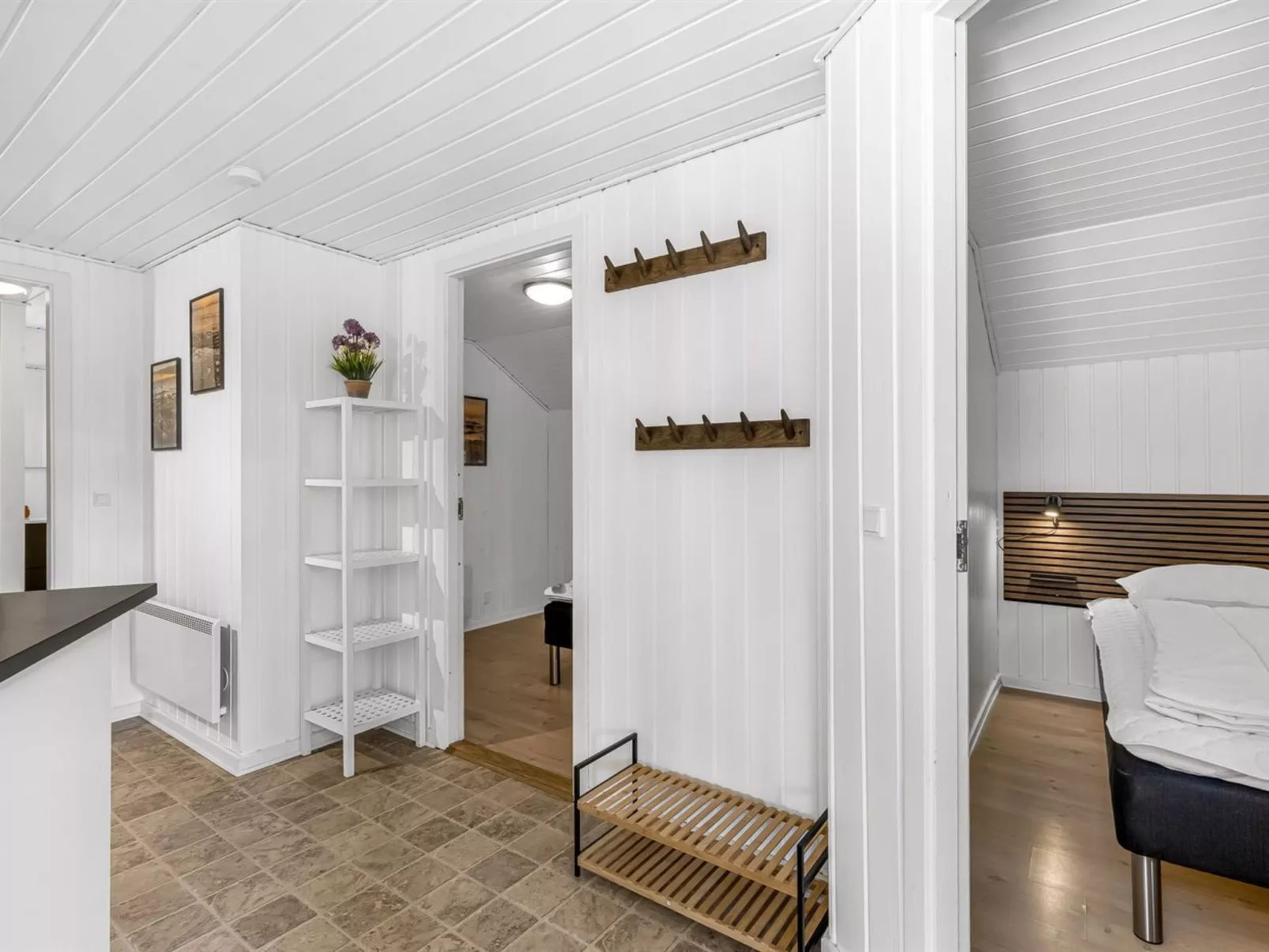 "Sylvi" - 1.7km from the sea-Binnen