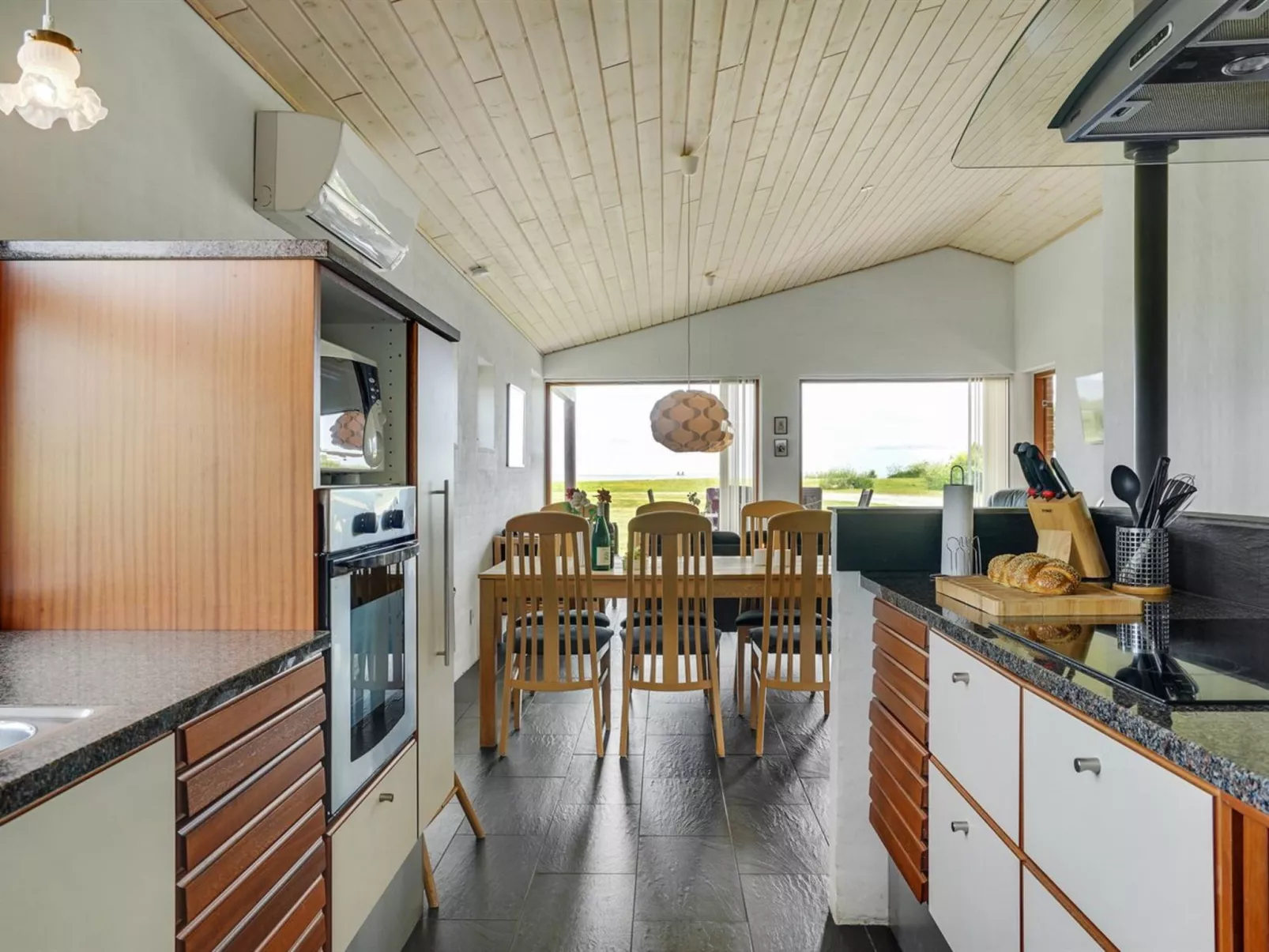 "Roope" - 50m from the sea-Binnen