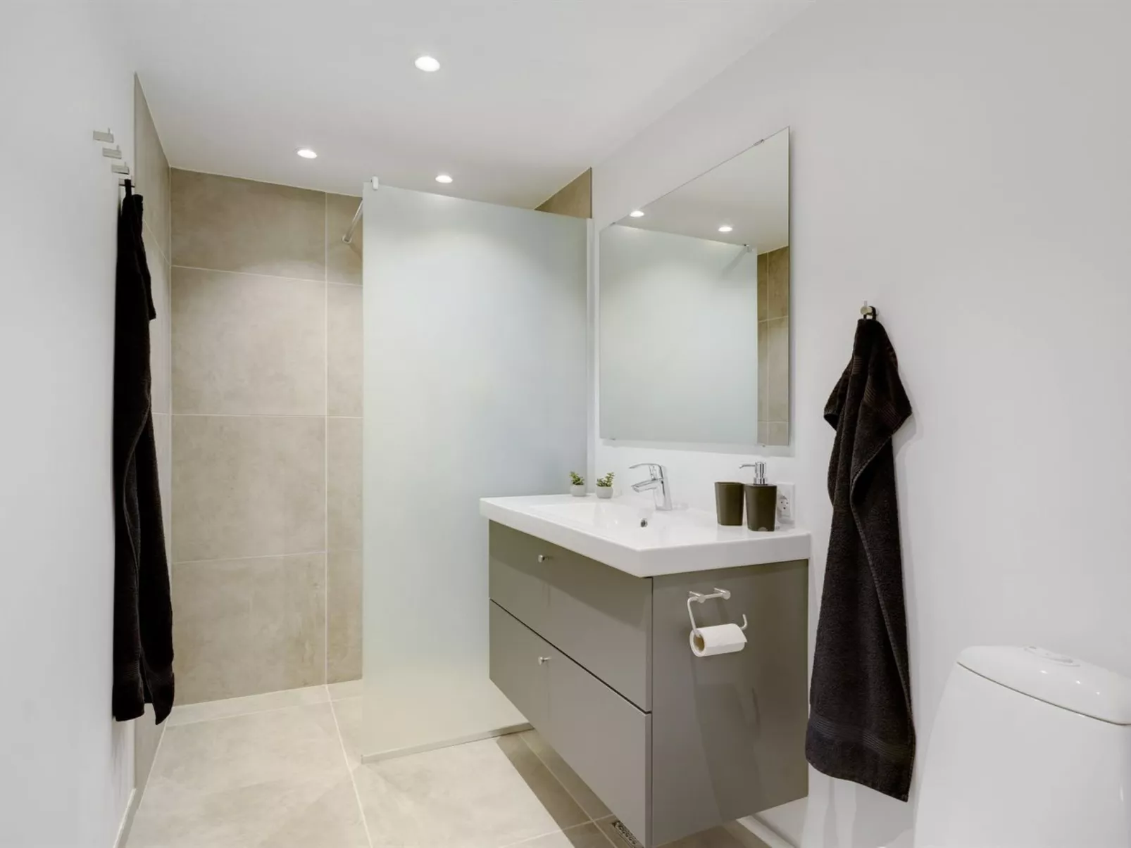 "Constance" - 50m from the sea-Binnen