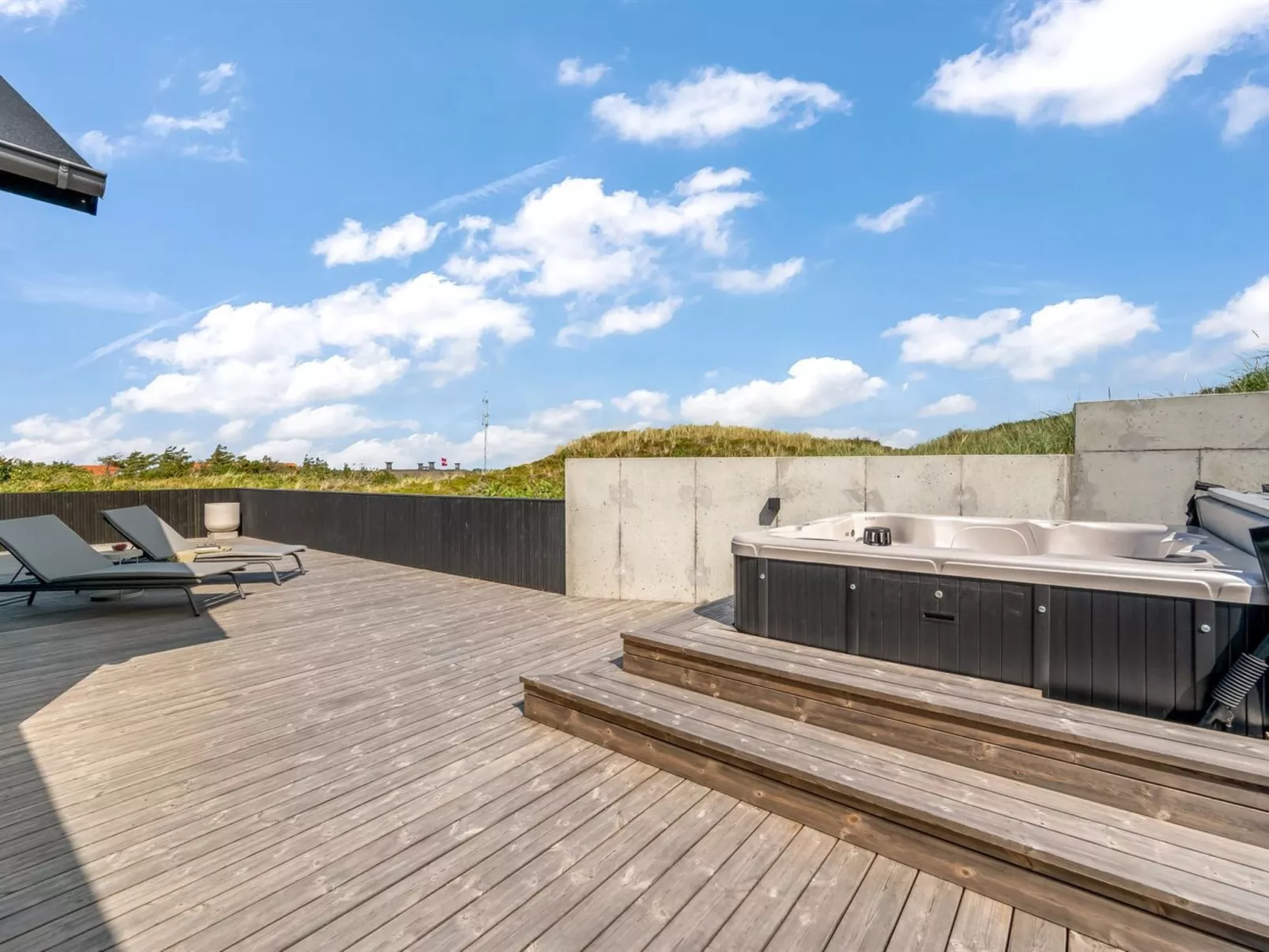 "Maximiliane" -  from the sea-Buiten