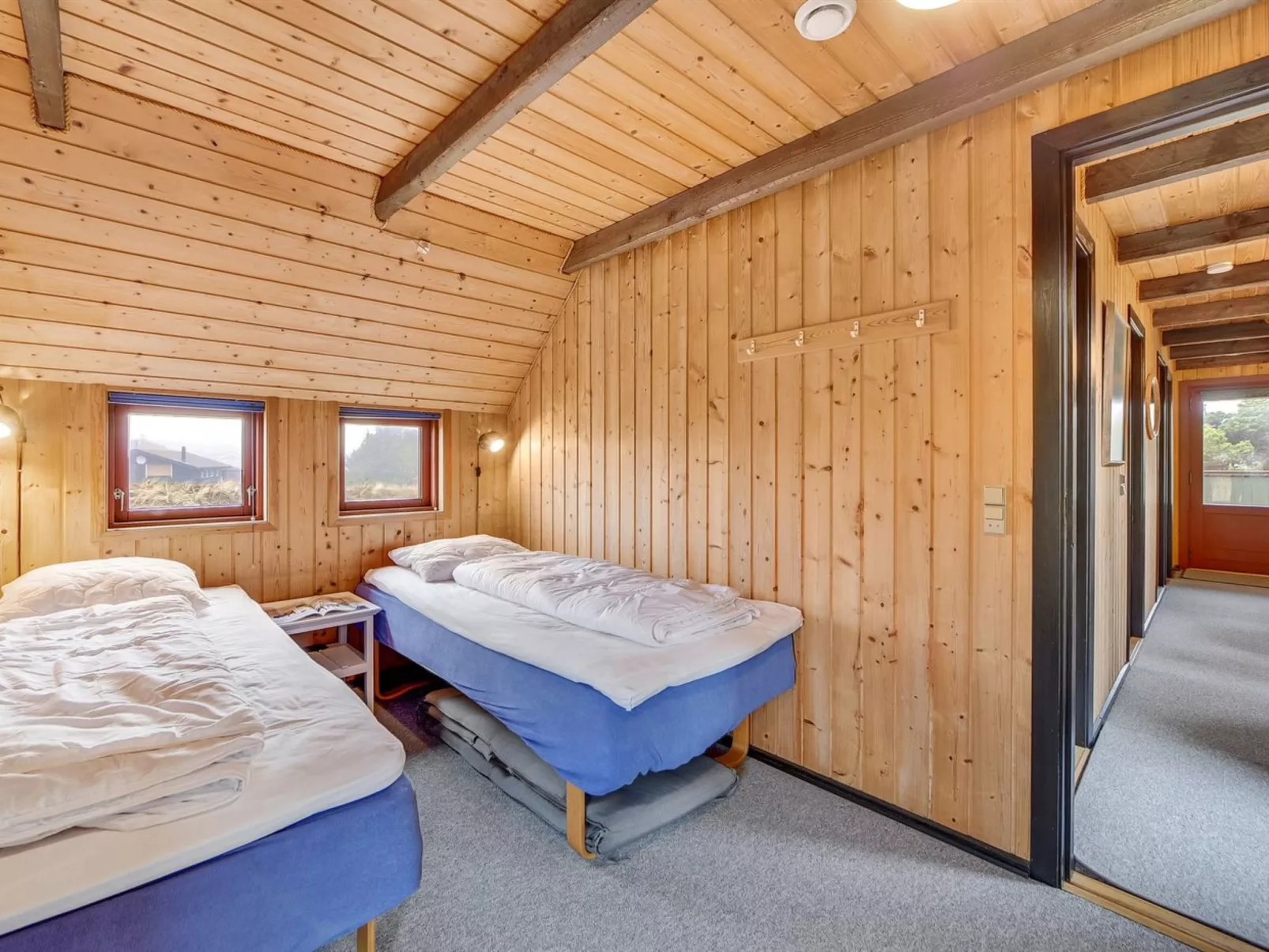 "Rayne" -  from the sea-Binnen