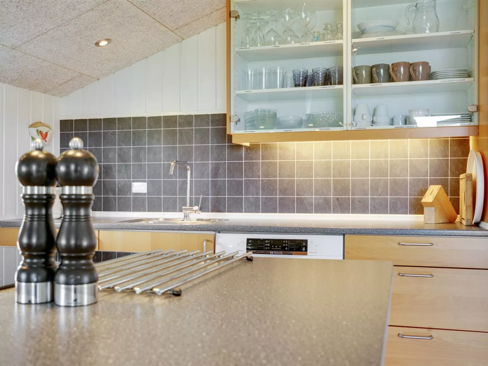 "Apolonia" -  from the sea-Binnen