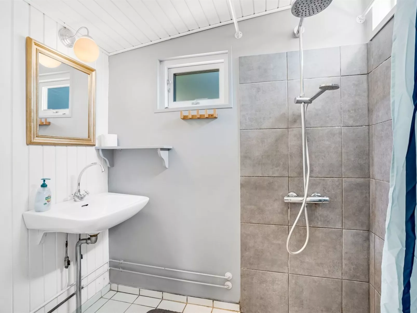 "Carly" - 100m from the sea-Binnen