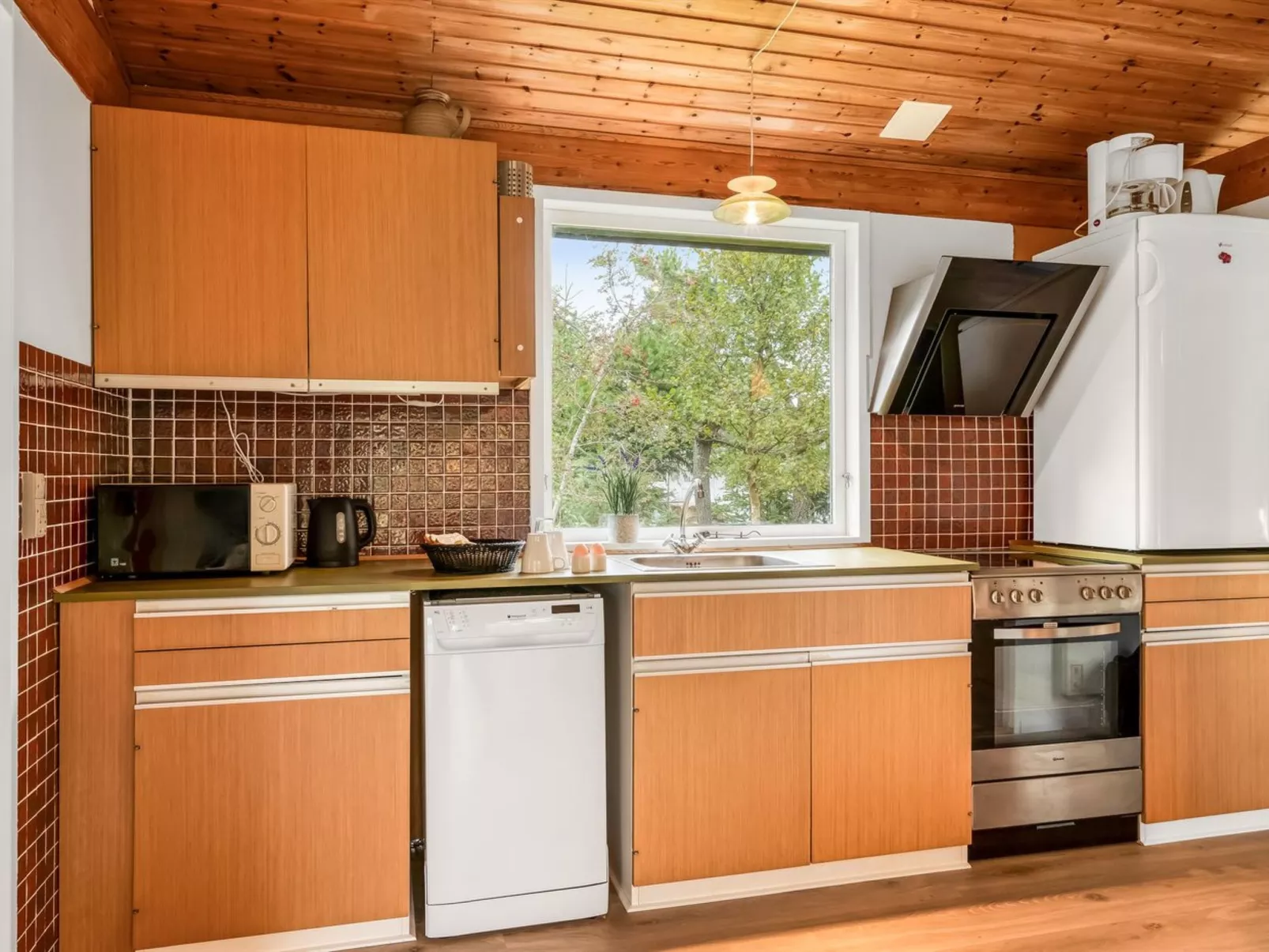 "Thomine" - 200m from the sea-Binnen