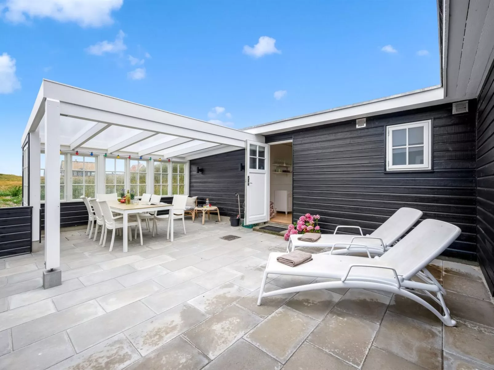 "Jamie" - 200m from the sea-Buiten