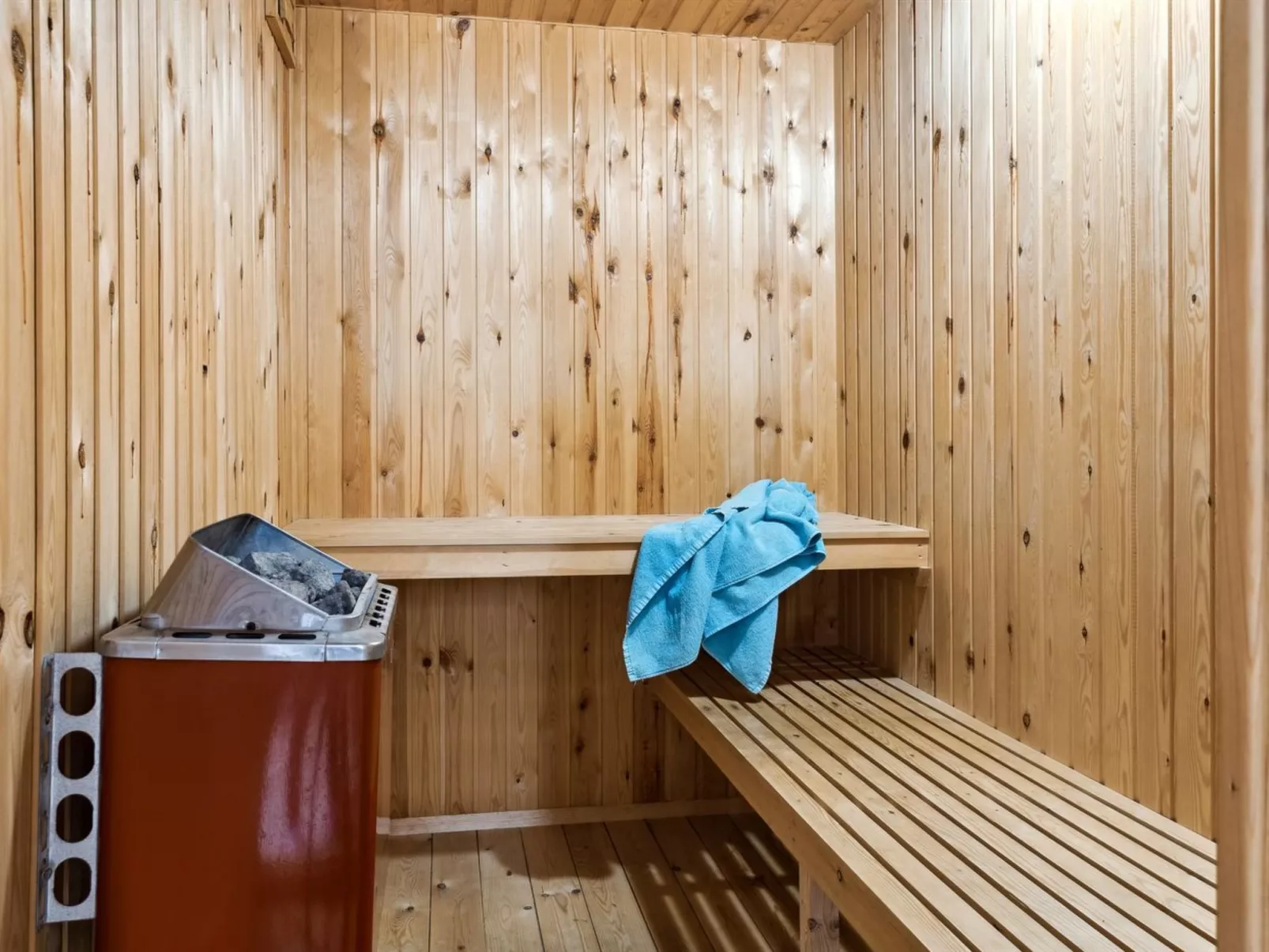 "Ginnie" - 300m from the sea-Binnen