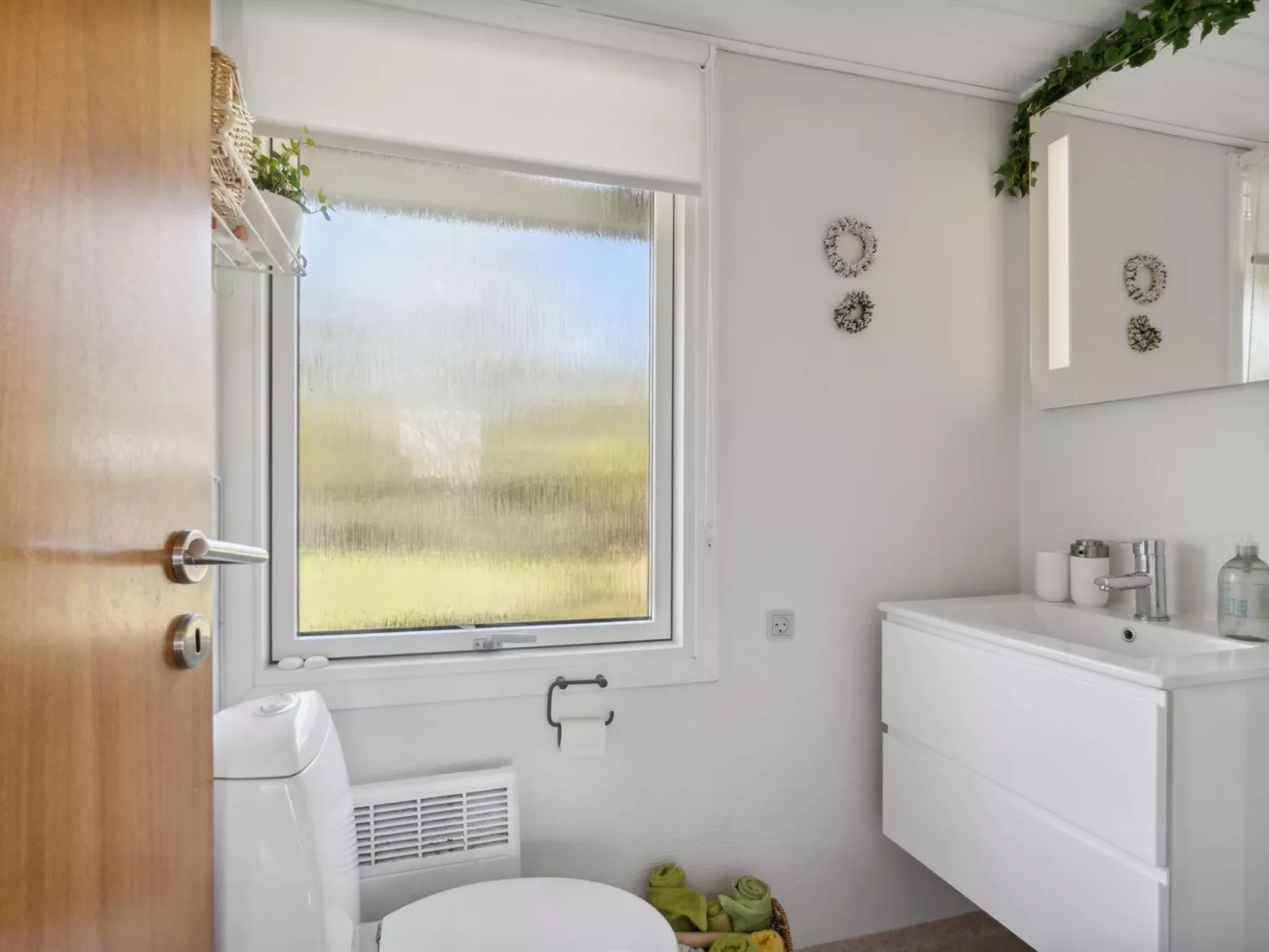 "Hellevi" -  from the sea-Binnen