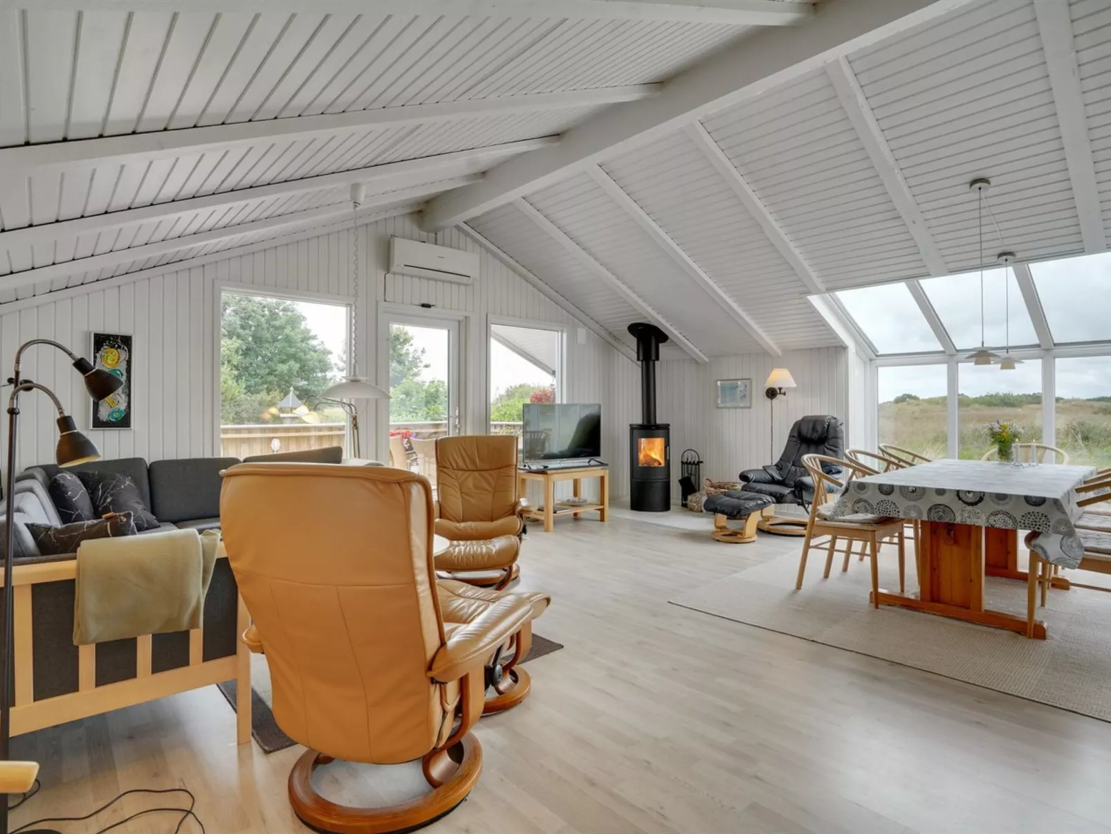 "Arlette" - 1.8km from the sea-Binnen