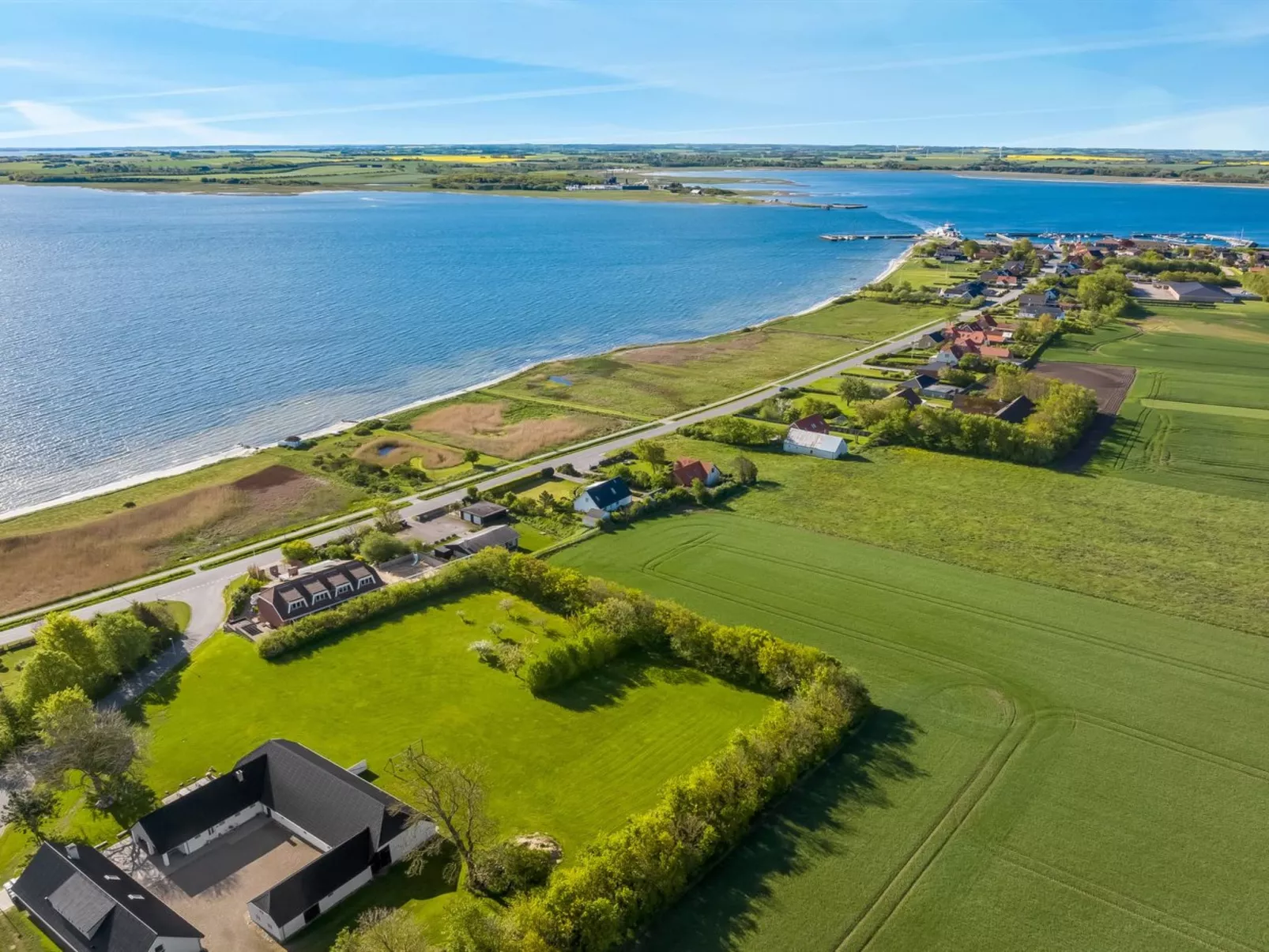 "Kara" - 100m to the fjord-Buiten