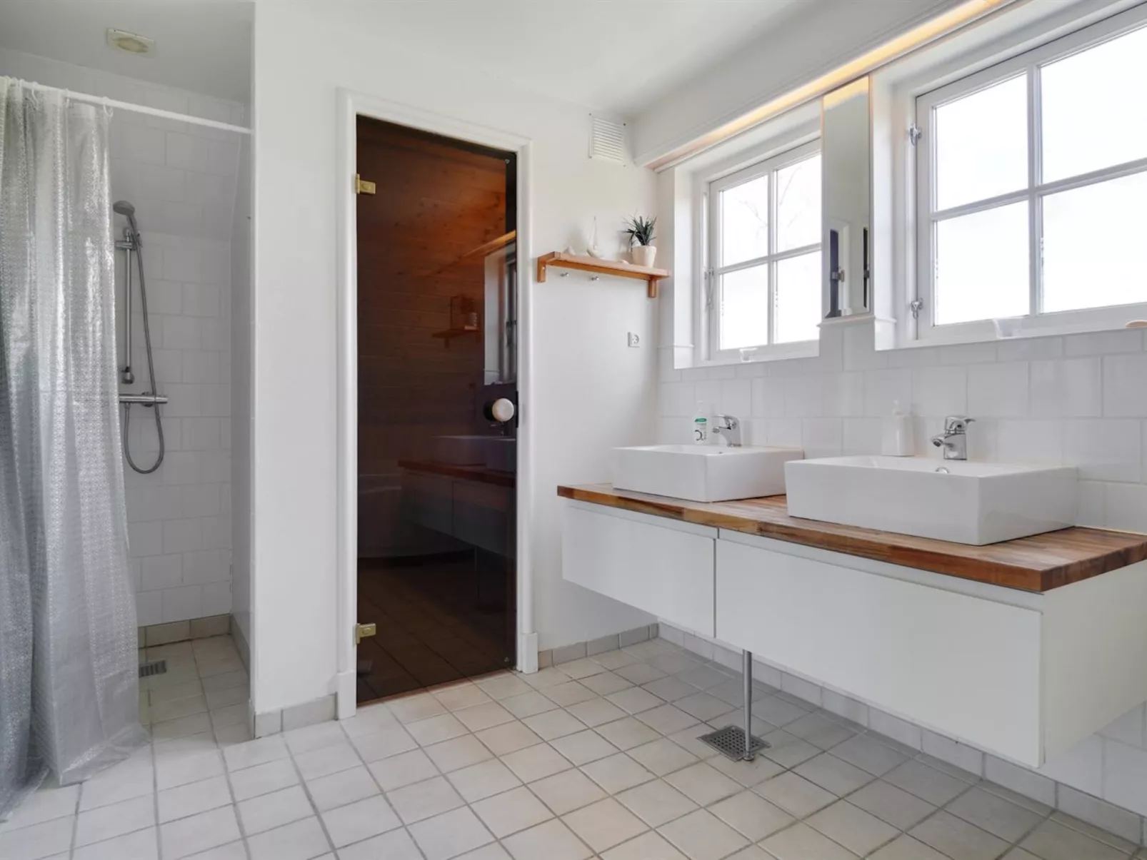 "Anniek" - 1km to the fjord-Binnen