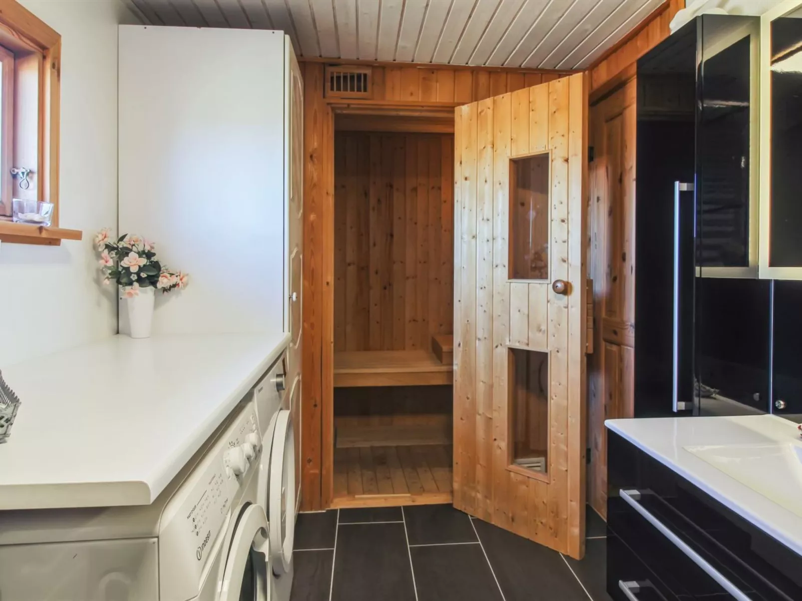 "Marite" - 200m from the sea-Binnen