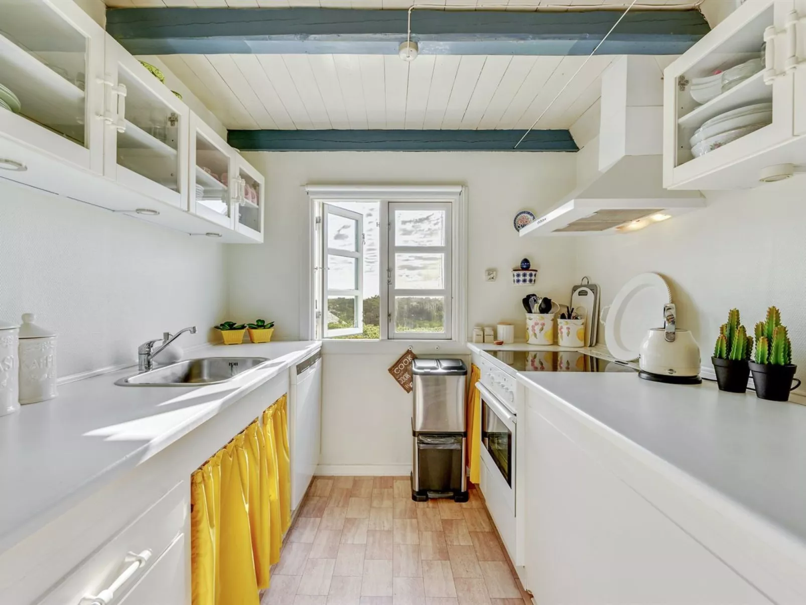 "Annika" -  from the sea-Binnen