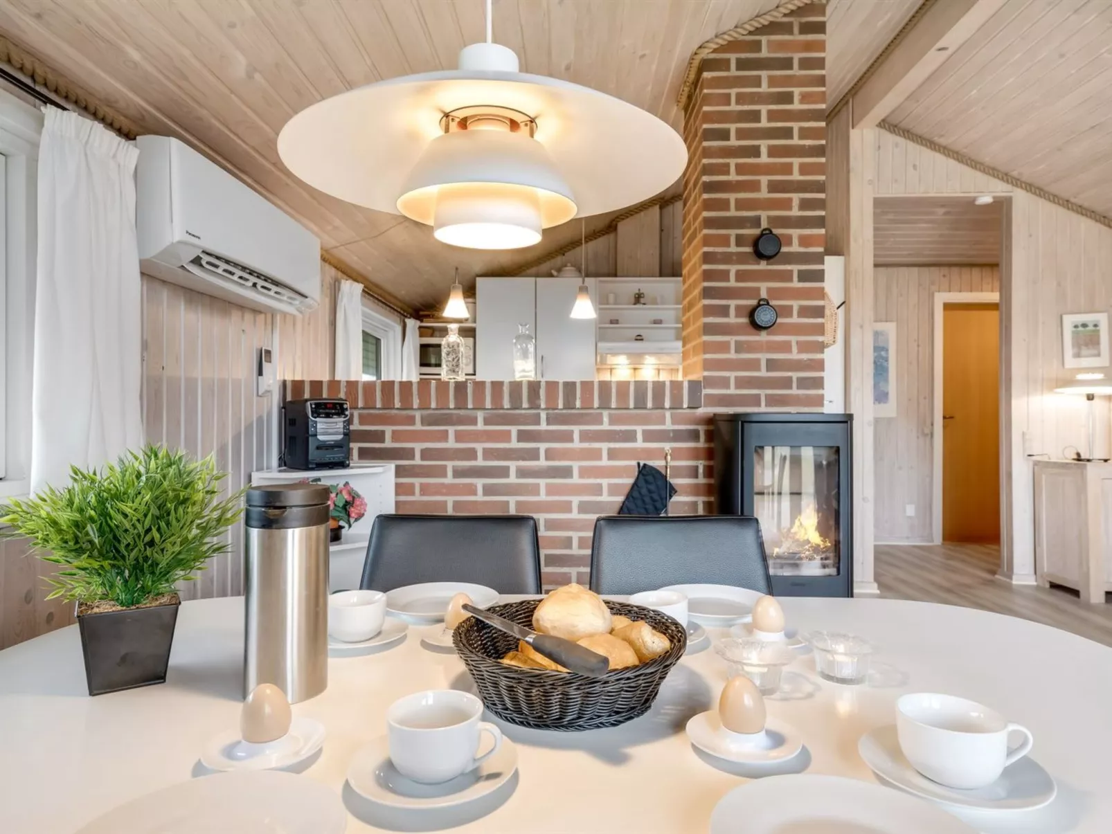 "Unni" -  from the sea-Binnen