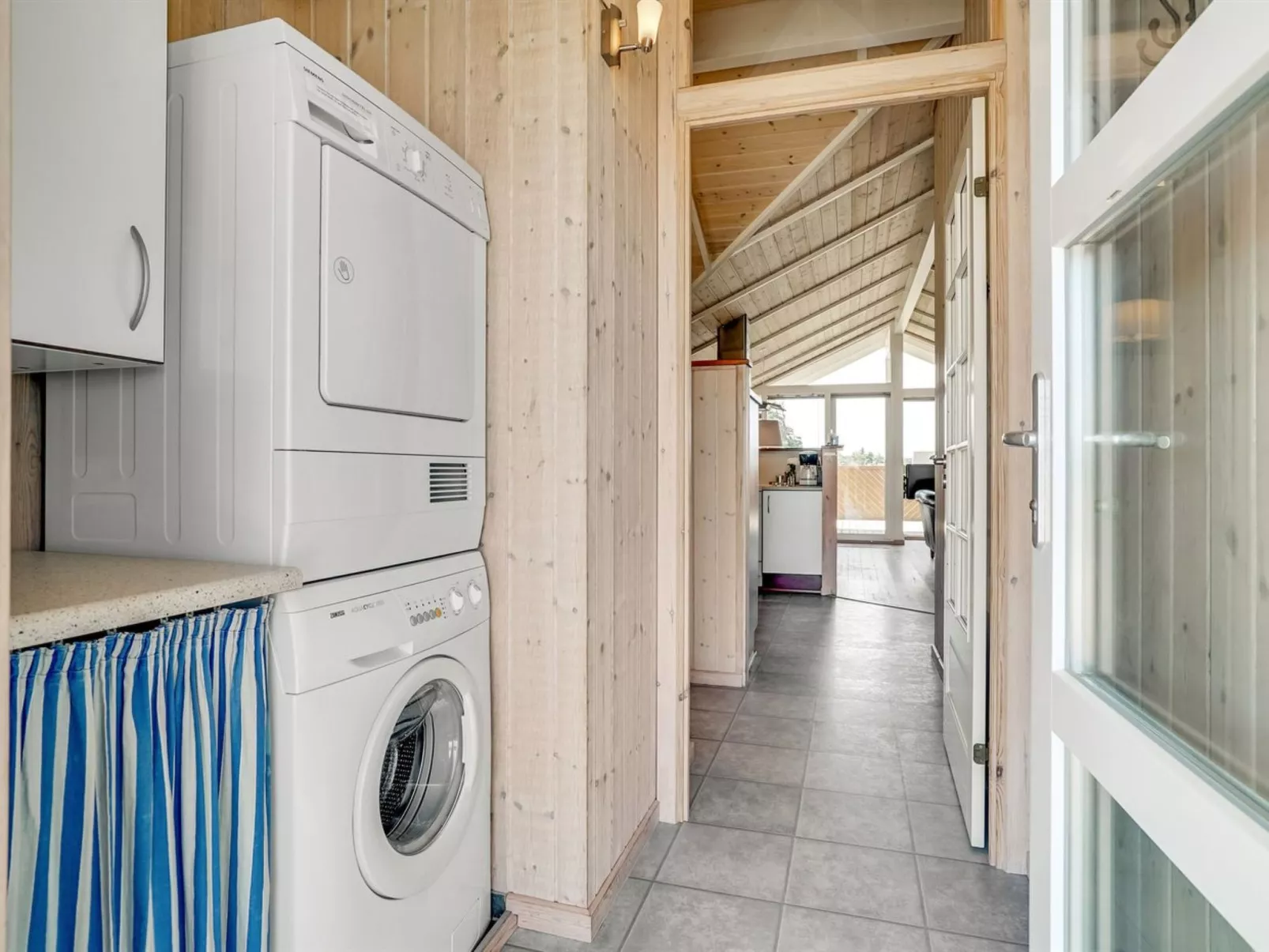 "Horsten" - 350m from the sea-Binnen