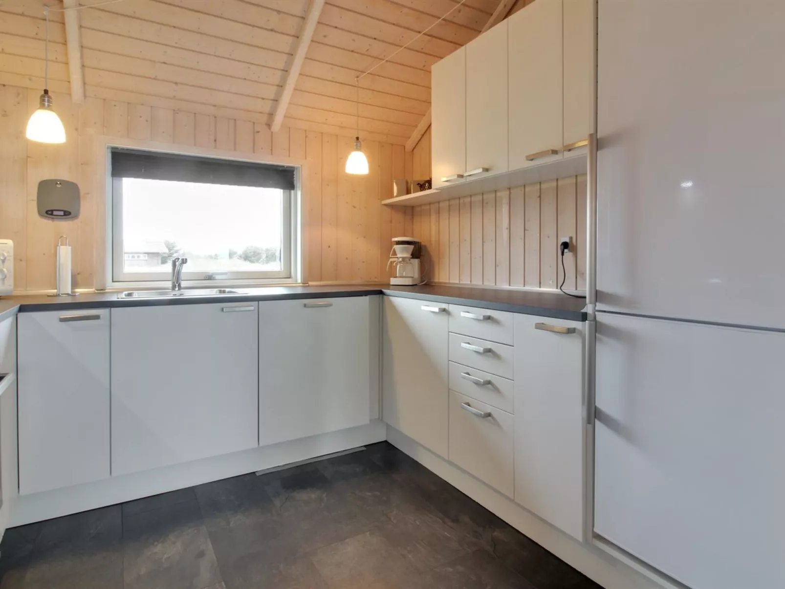 "Filip" - 100m from the sea-Binnen