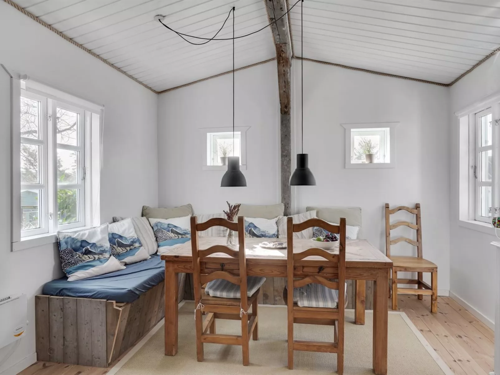 "Sharanya" - 500m from the sea-Binnen