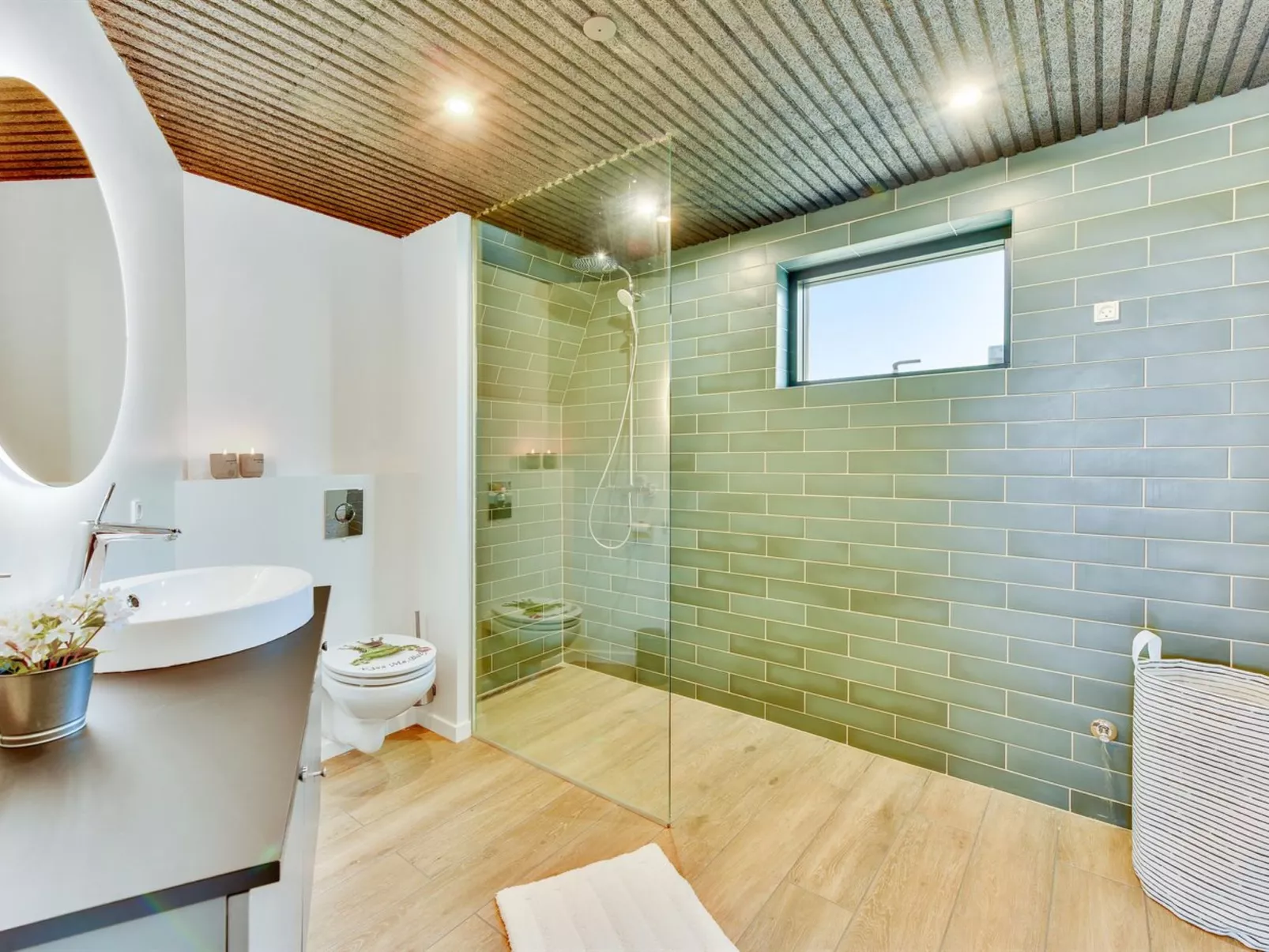 "Emilie" - 250m to the fjord-Binnen