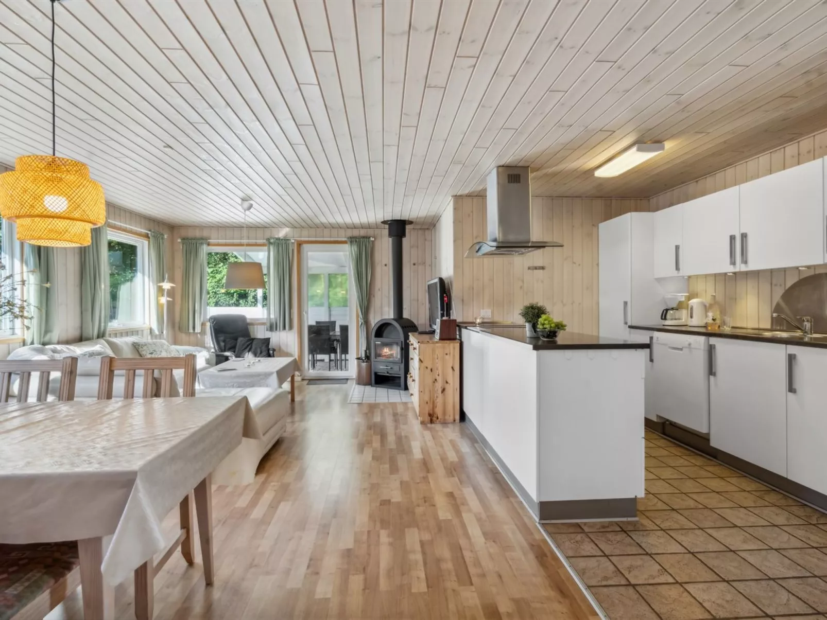 "Viljo" - 30km from the sea-Binnen