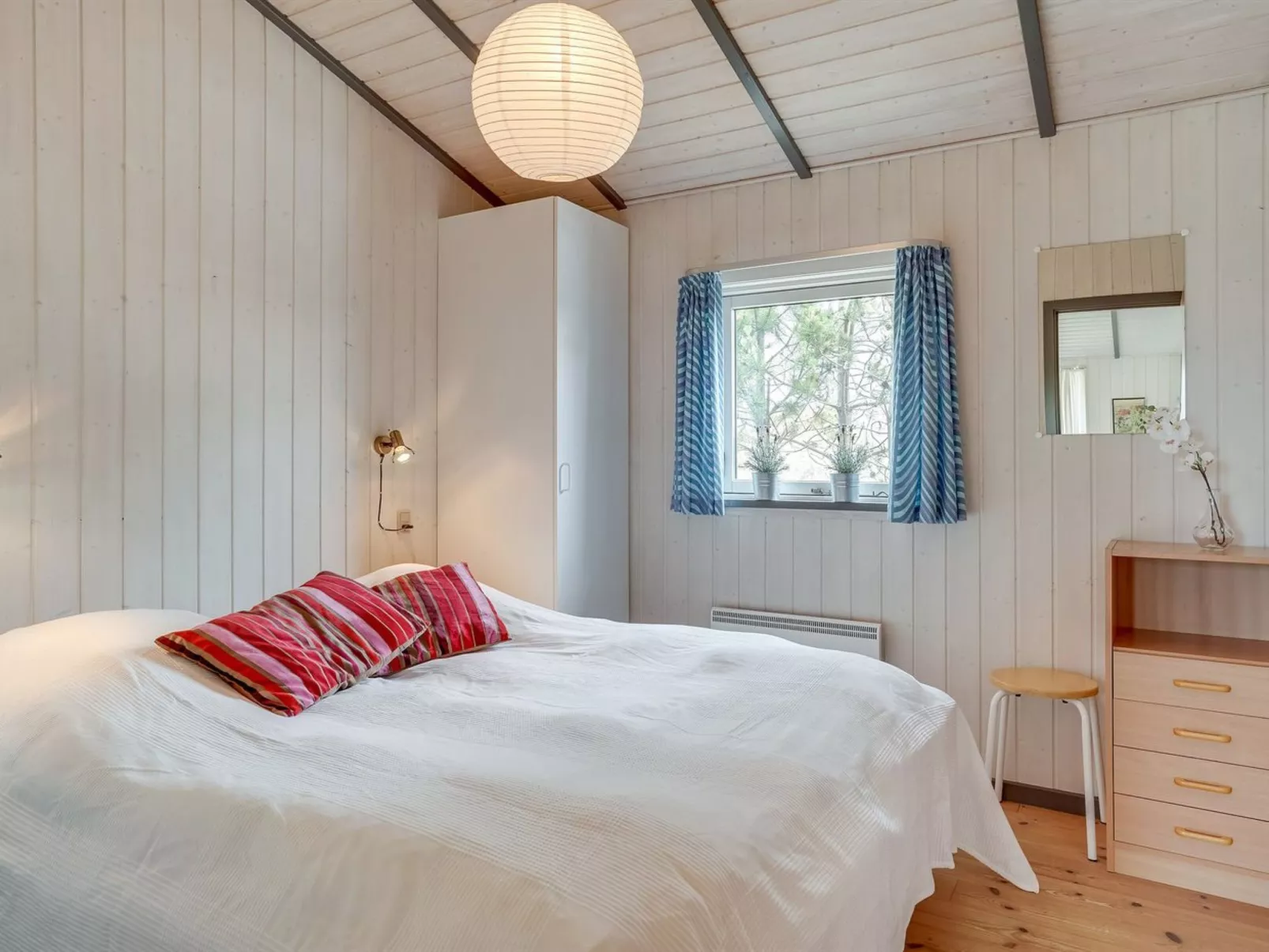 "Floria" - 1.4km from the sea-Binnen