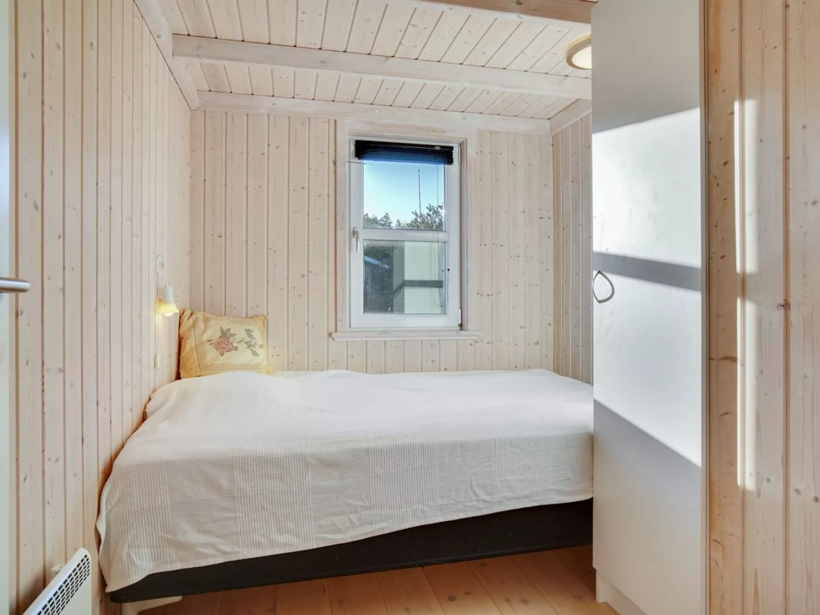 "Gun" - 450m from the sea-Binnen