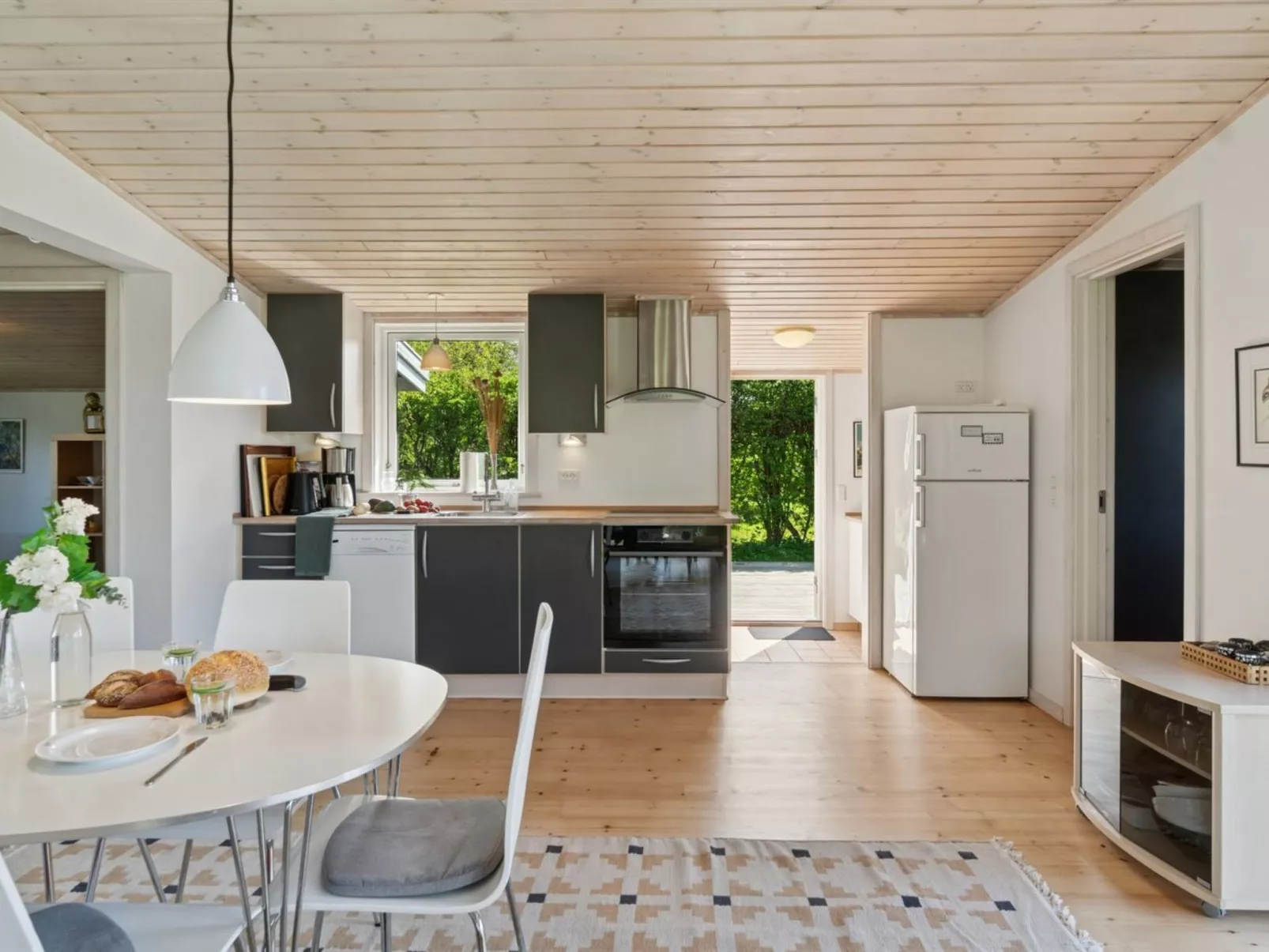 "Bassi" - 650m from the sea-Binnen