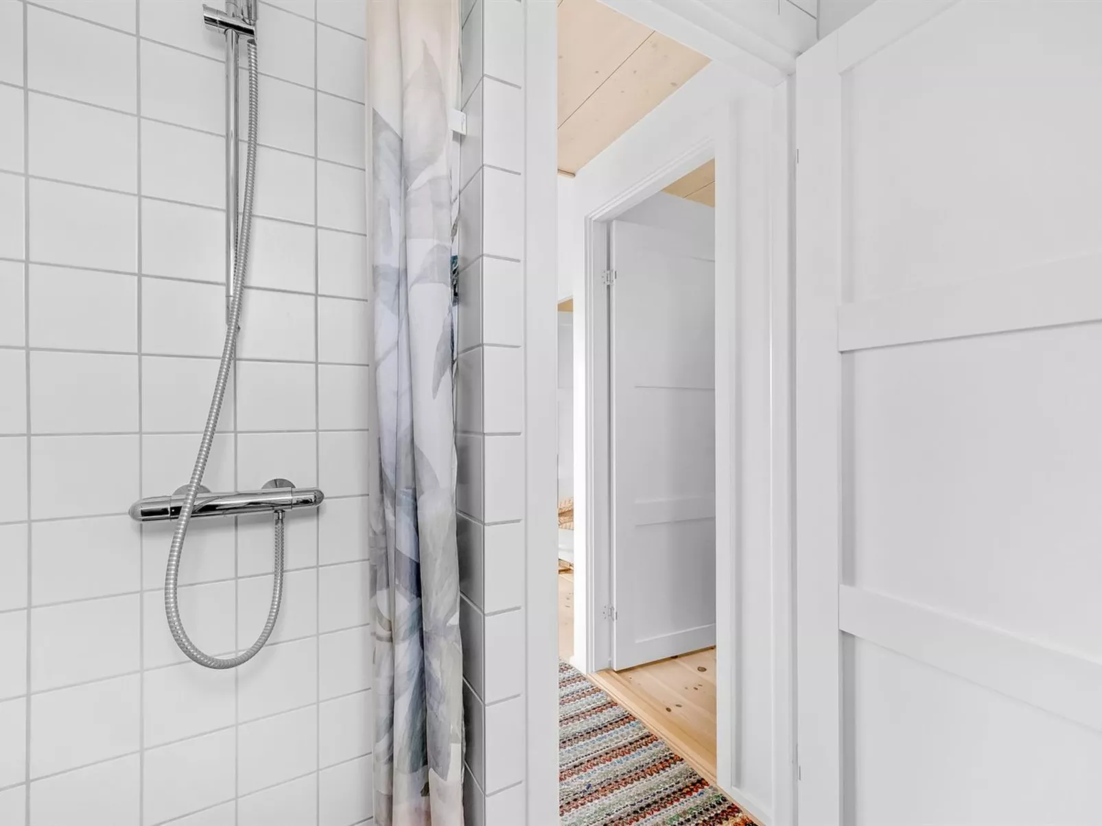 "Apolina" -  from the sea-Binnen