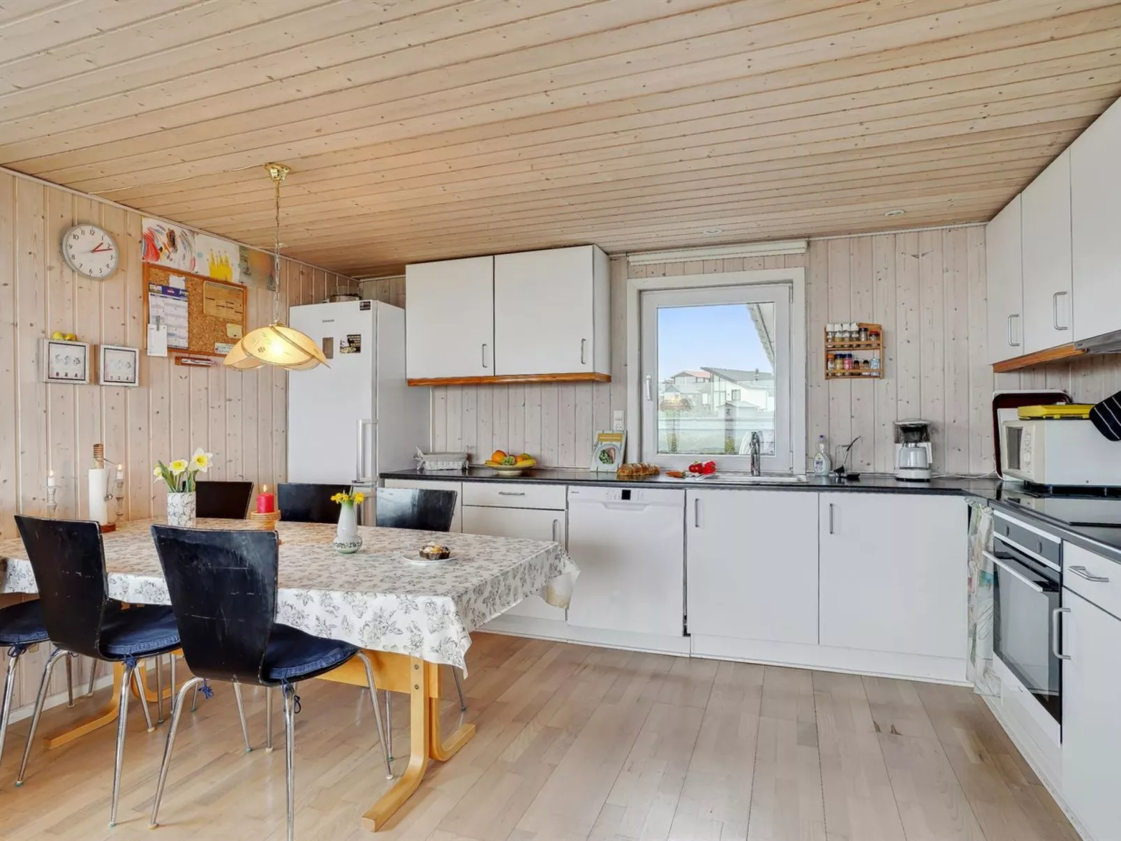 "Ormar" - 100m to the fjord-Binnen