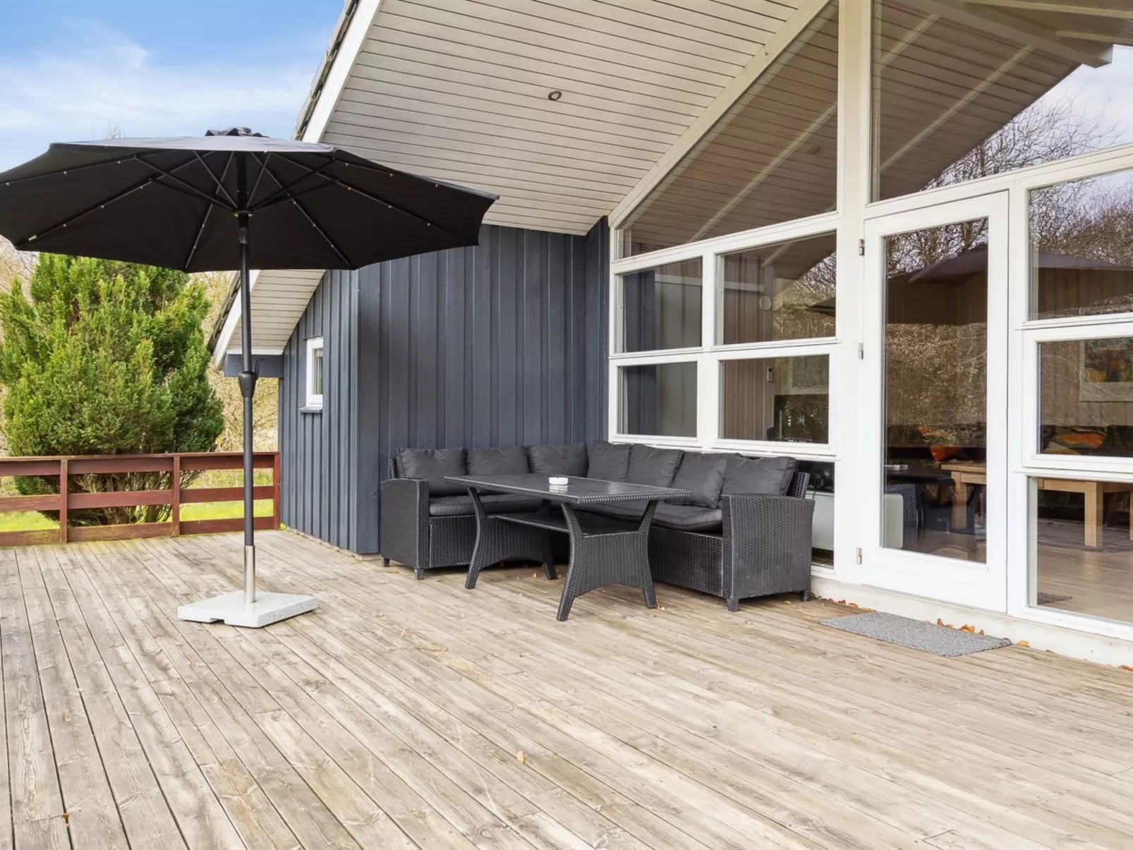 "Elif" - 30km from the sea-Buiten