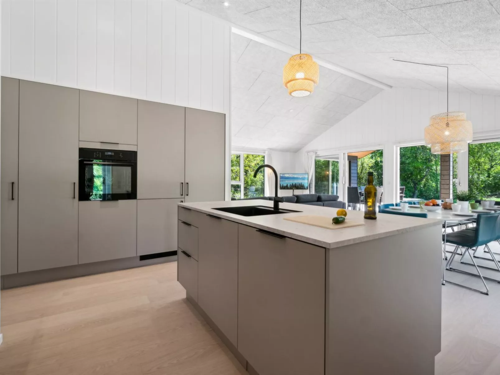 "Nicolas" - 500m from the sea-Binnen