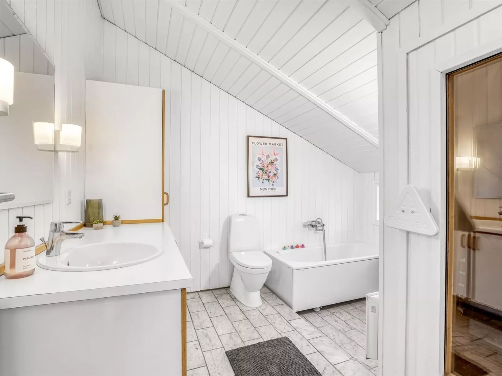 "Bjart" - 1.5km from the sea-Binnen