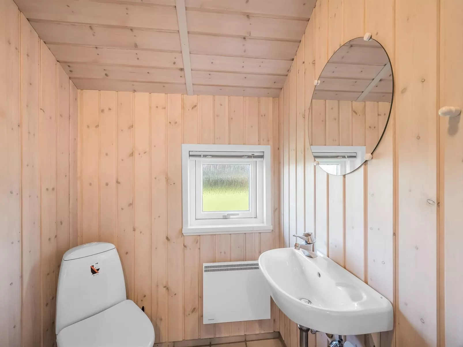 "Cristiana" - 1km to the fjord-Binnen