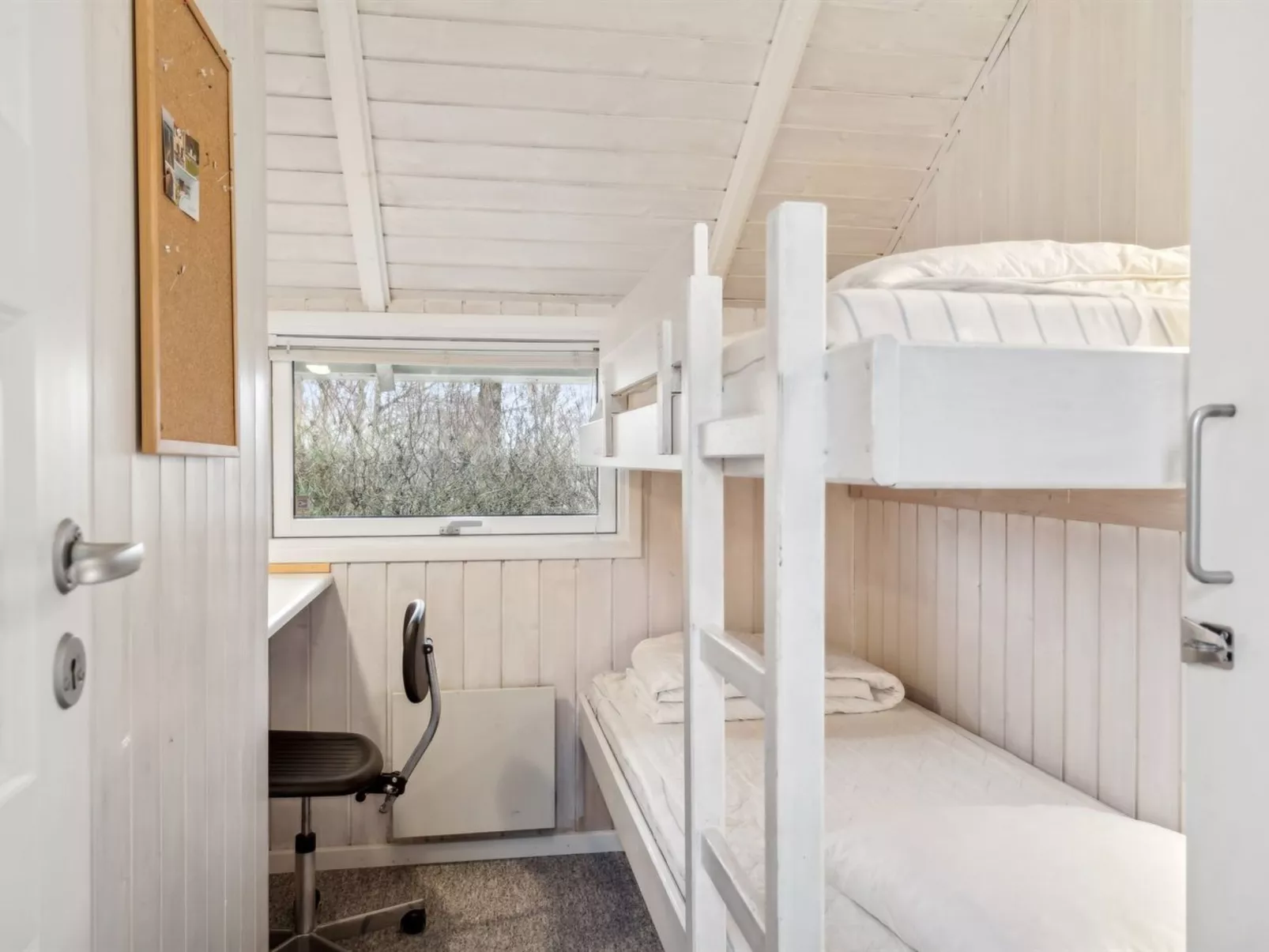 "Chrisse" - 250m from the sea-Binnen