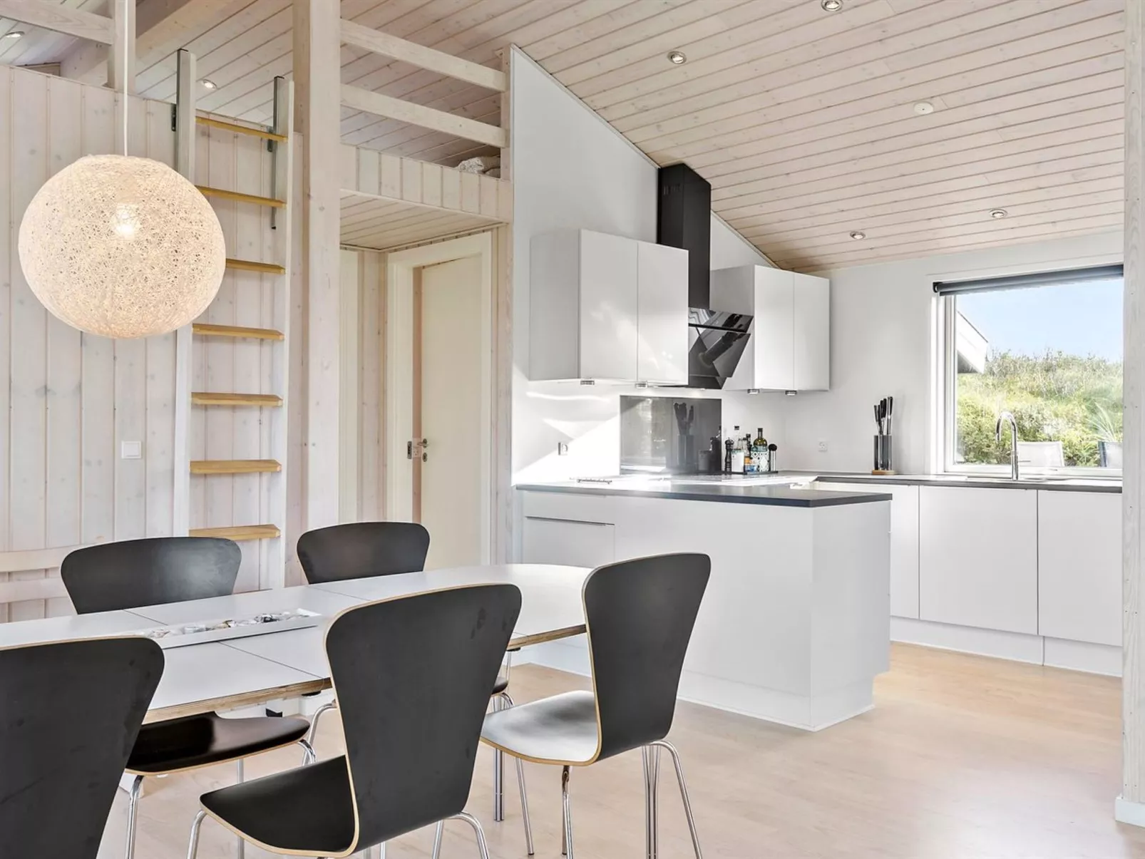 "Mirla" - 50m from the sea-Binnen