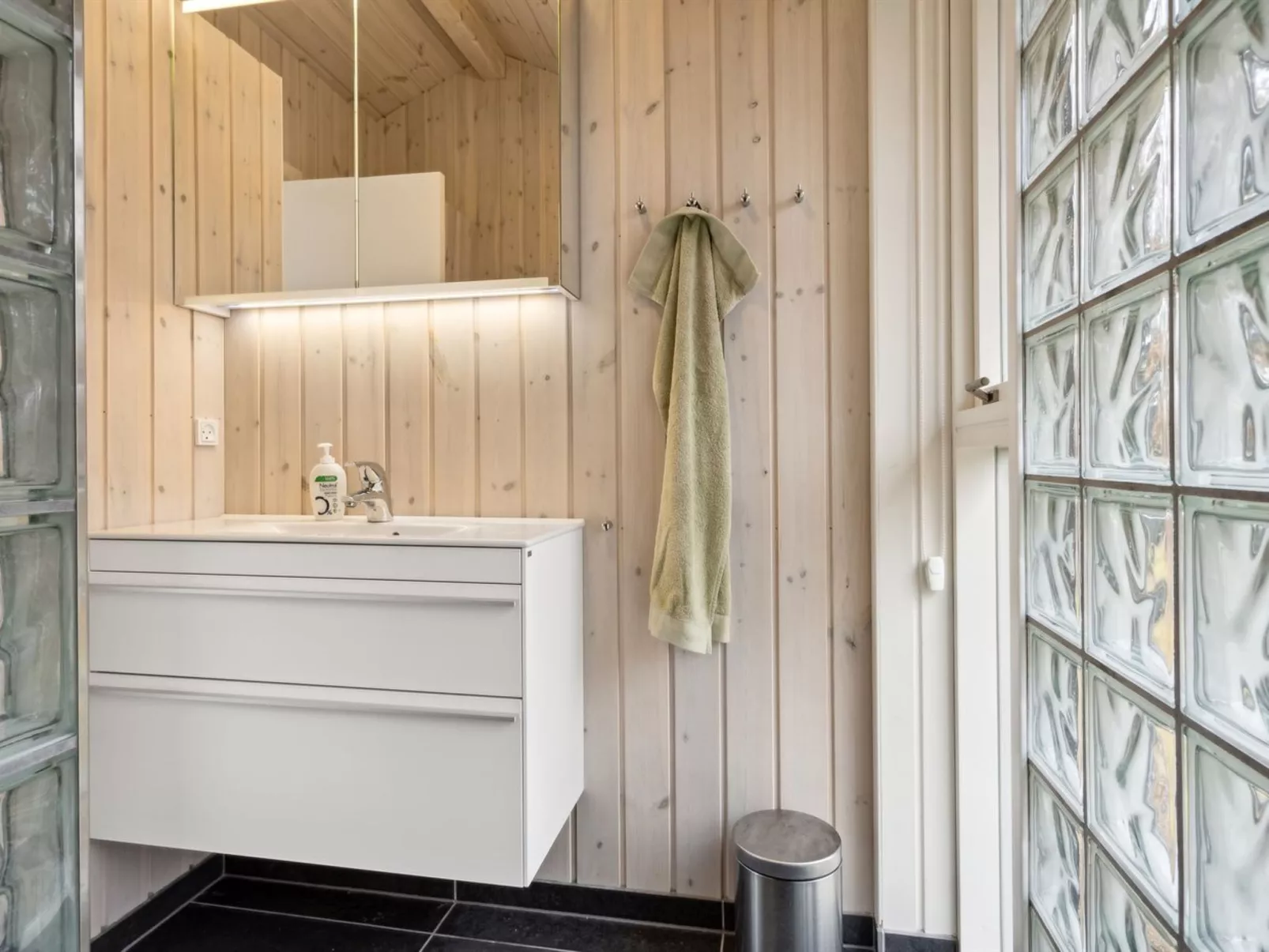 "Fatima" - 400m from the sea-Binnen