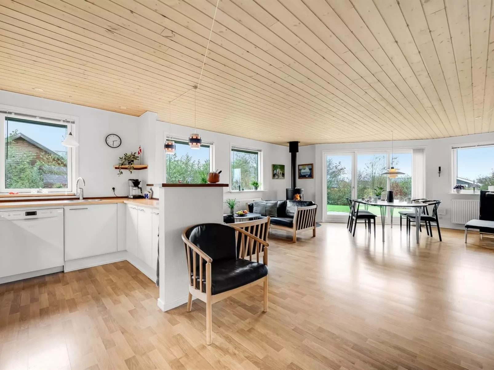 "Ensio" - 300m to the fjord-Binnen