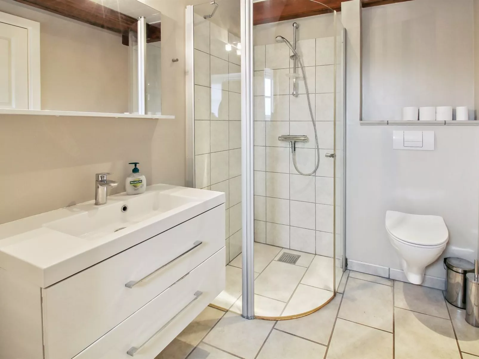 "Thrine" - 24km from the sea-Binnen