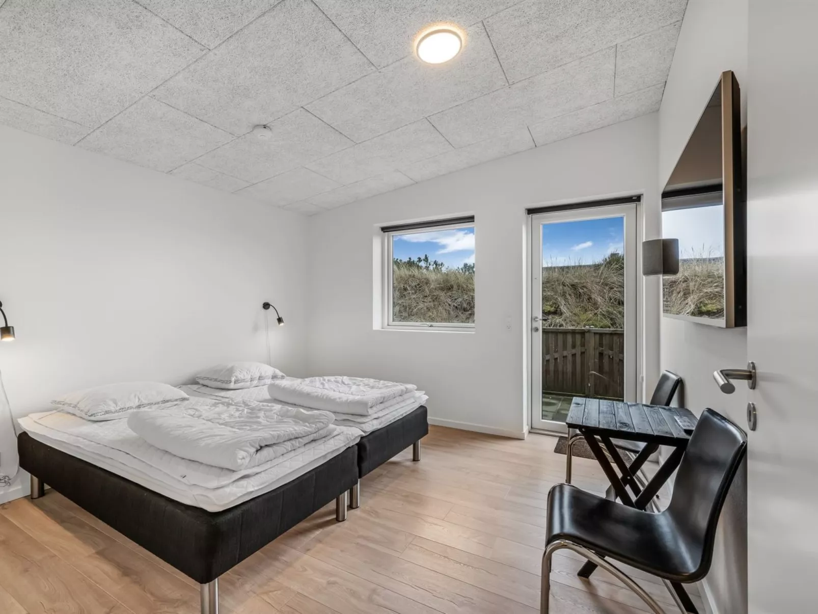 "Clarabelle" - 1.2km from the sea-Binnen