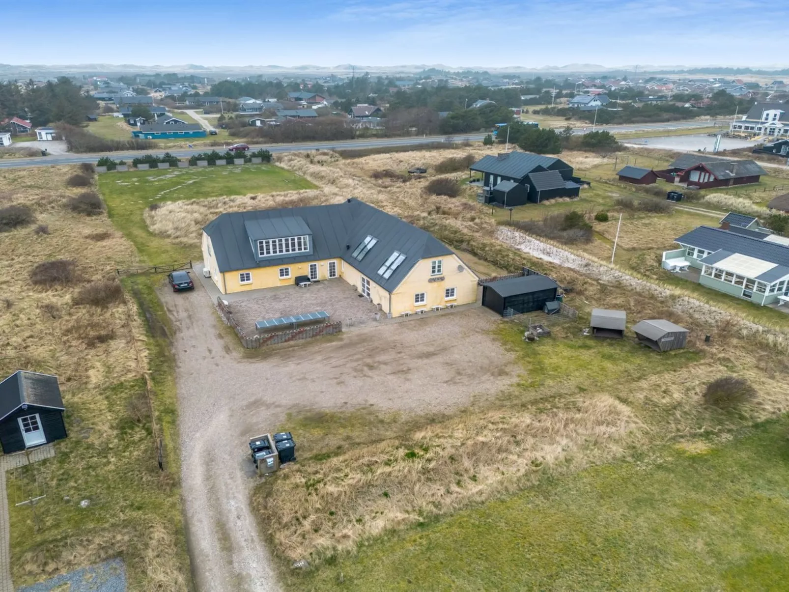 "Nafne" - 1.2km from the sea-Buiten