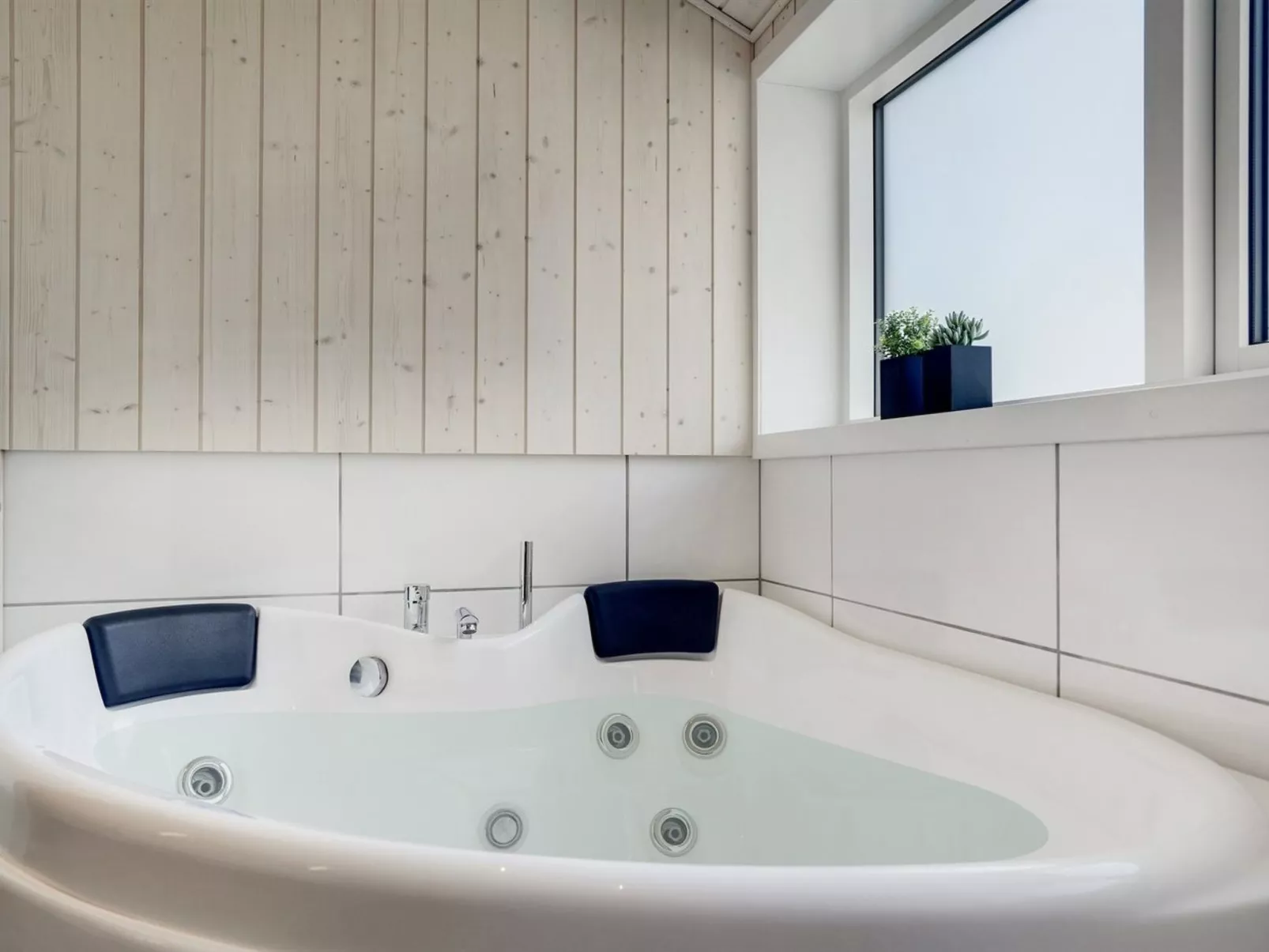 "Dior" - 1.4km from the sea-Binnen