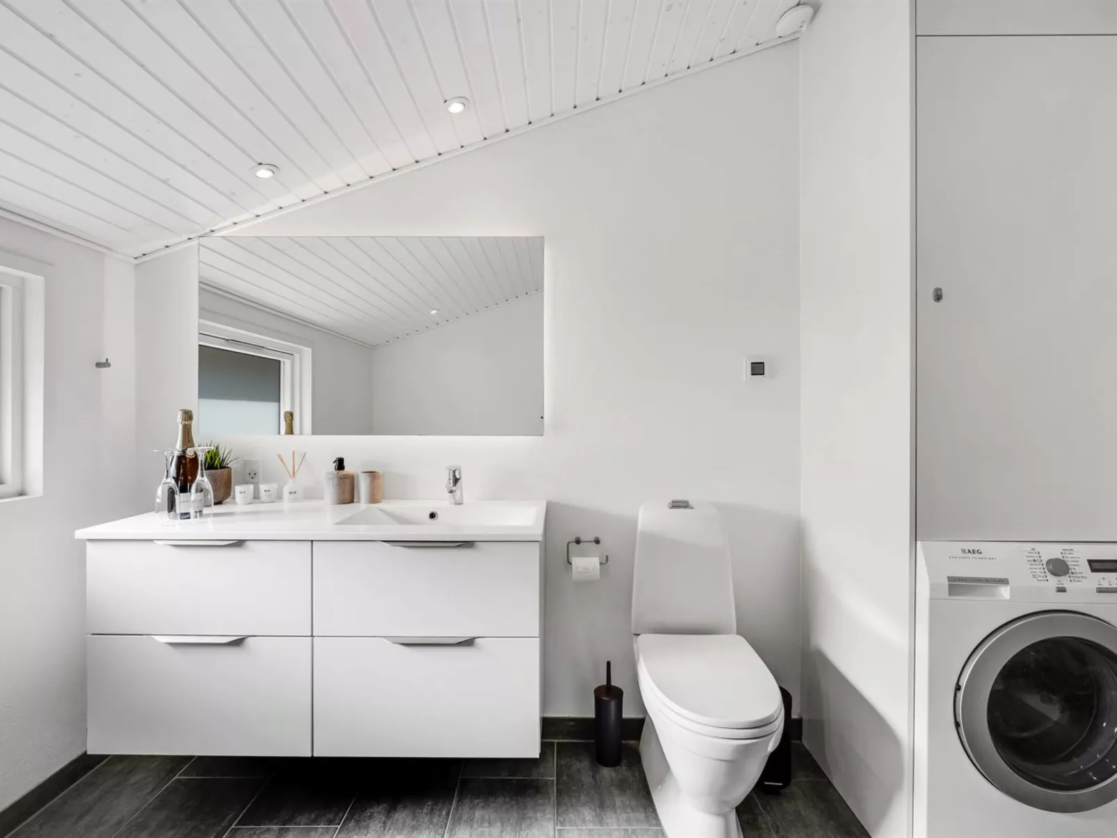 "Eirik" - 2.5km from the sea-Binnen