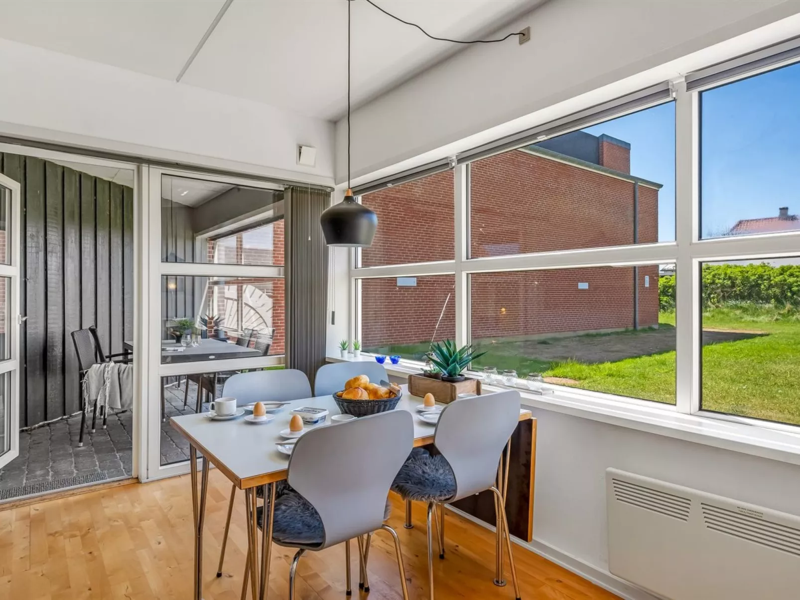 "Akai" - 100m from the sea - Binnen