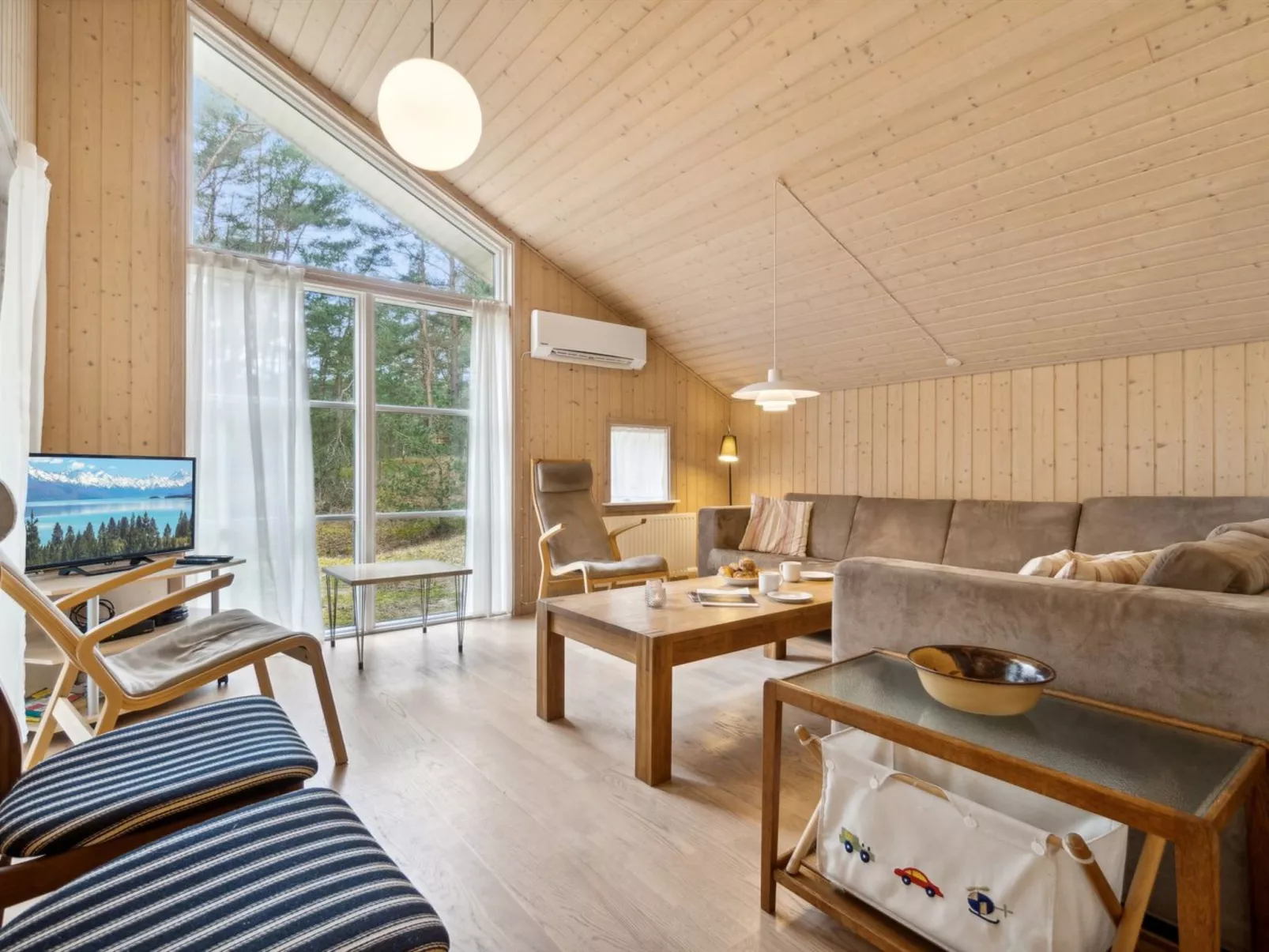 "Ava" - 850m from the sea-Binnen