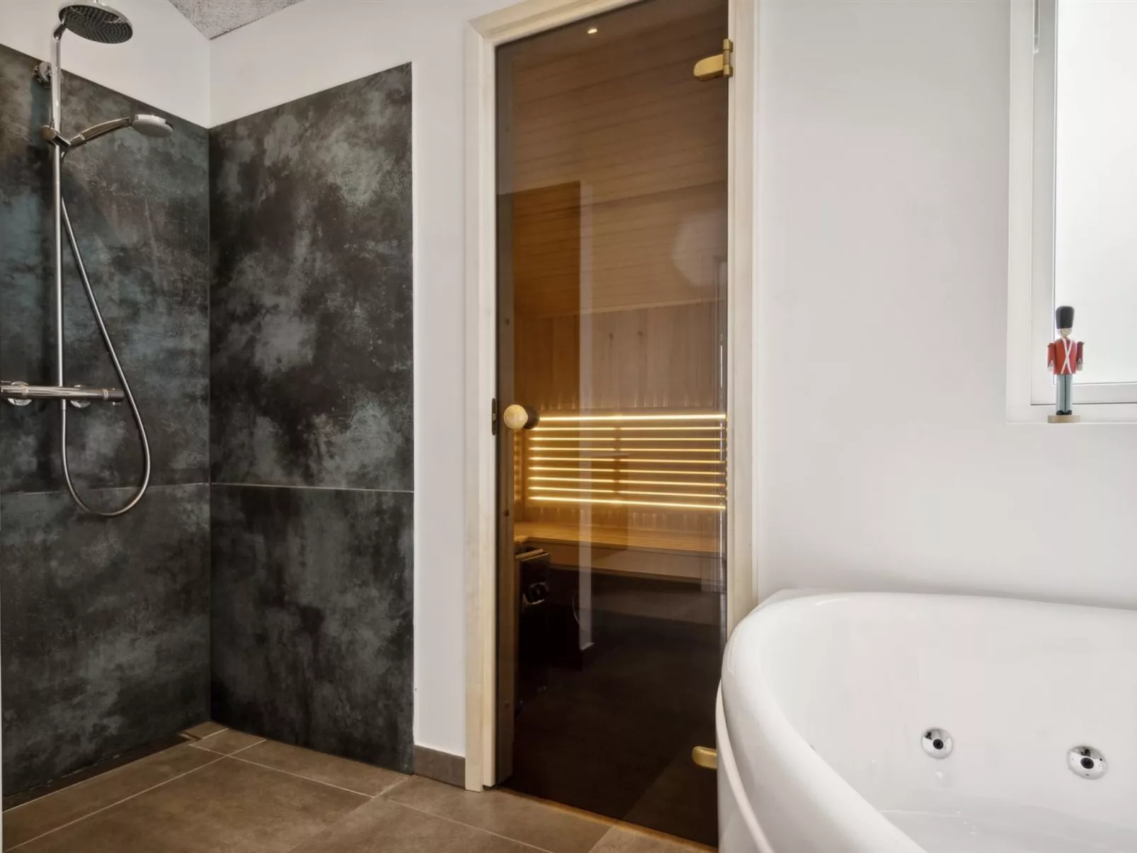 "Stygg" - 75m from the sea-Binnen