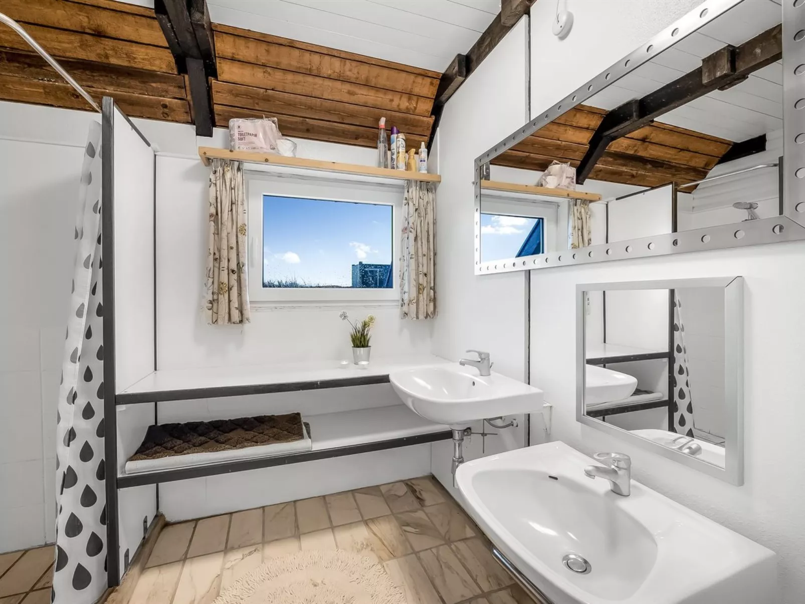 "Luzy" - 75m from the sea-Binnen