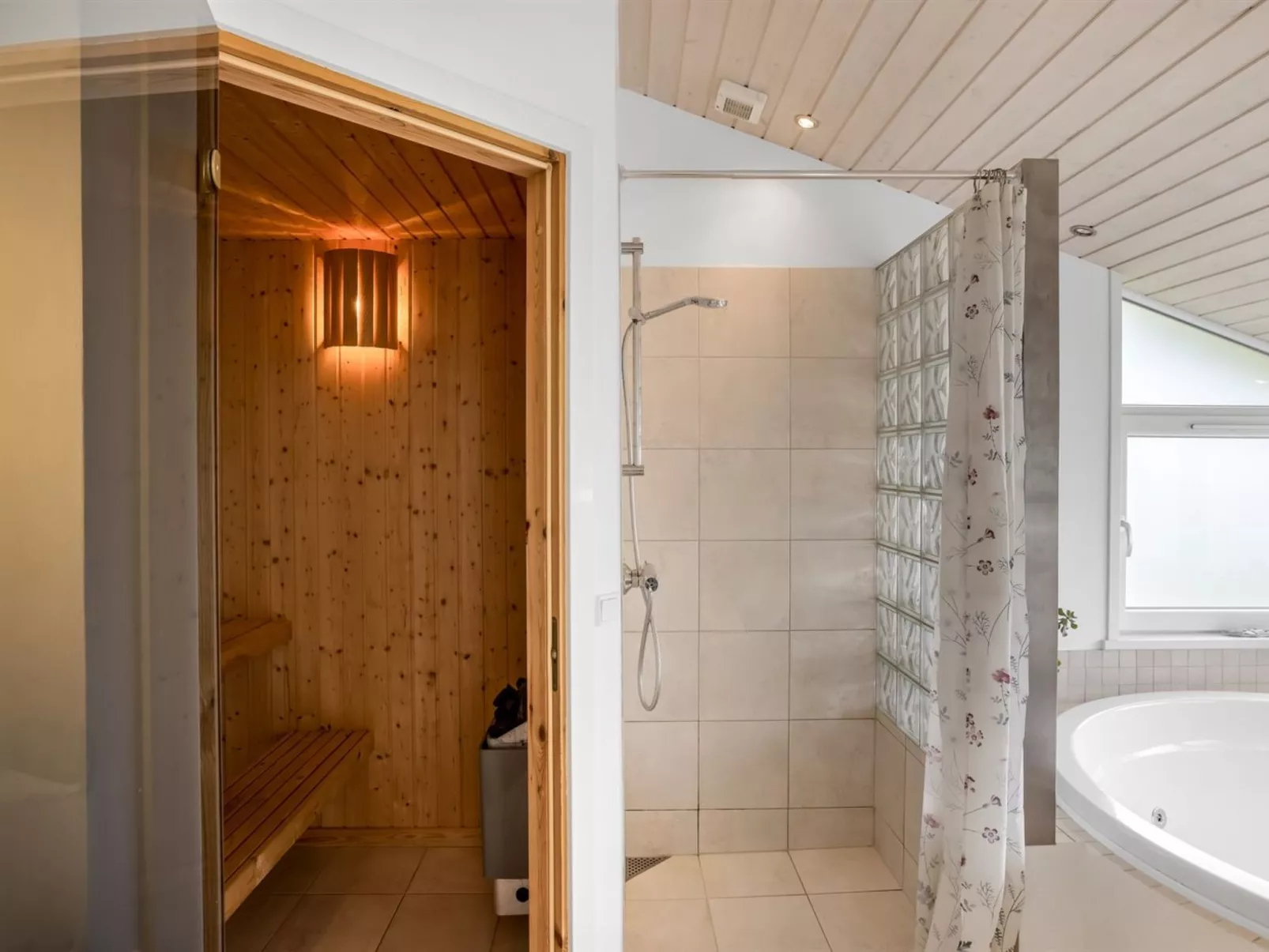 "Lennart" - 300m from the sea-Binnen