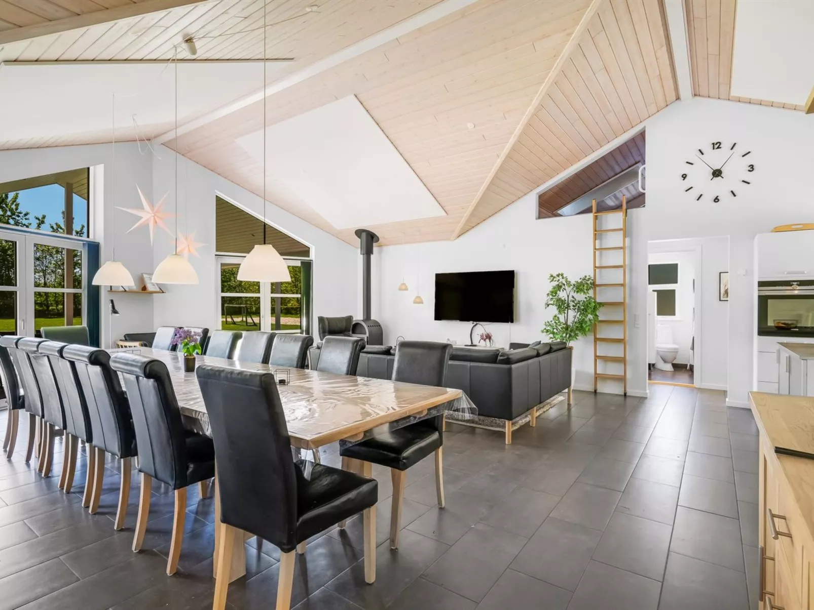 "Ahto" - 600m to the fjord-Binnen